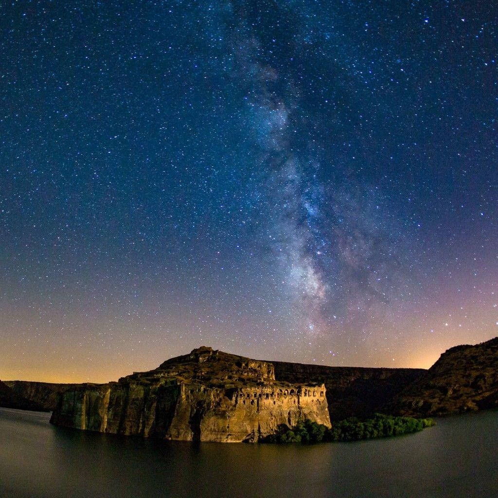 iPad Pro 岩石島嶼星空夜 壁紙