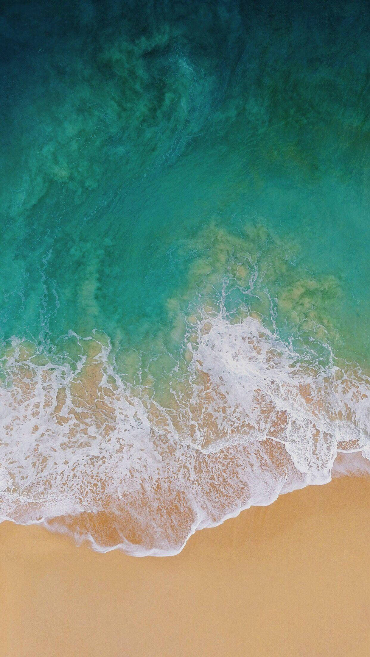 iPad Pro 空拍海浪拍岸 壁紙