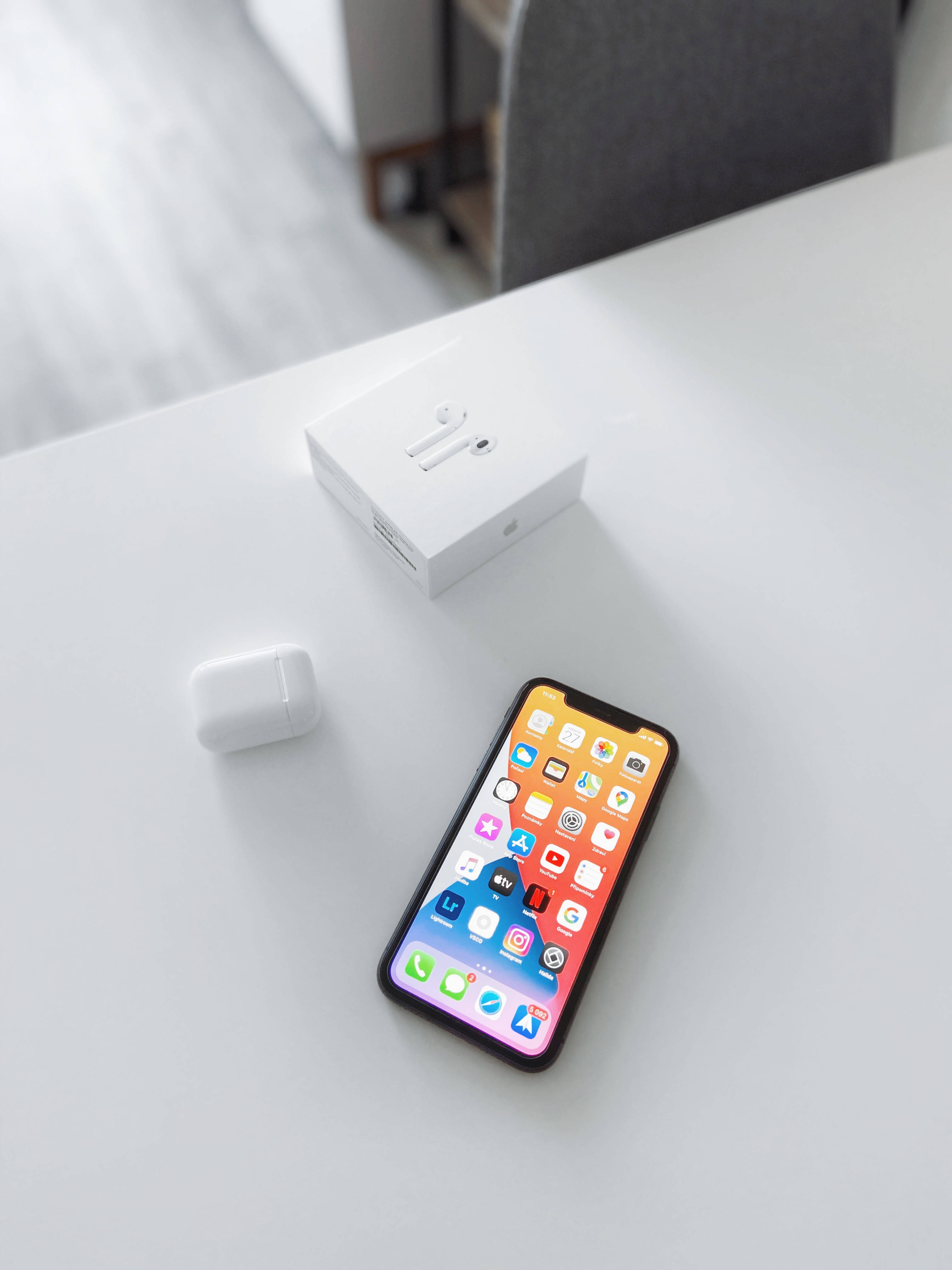 流暢時尚的iPhone 11實機展示 壁紙
