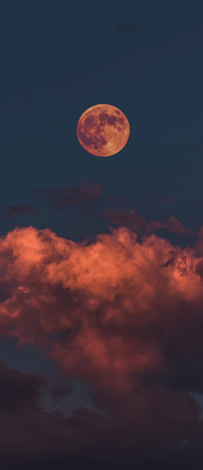 iPhone 11 Pro 紅色暈月 壁紙