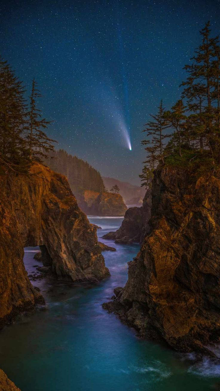 iPhone 12 Pro 流星劃過夜空 壁紙