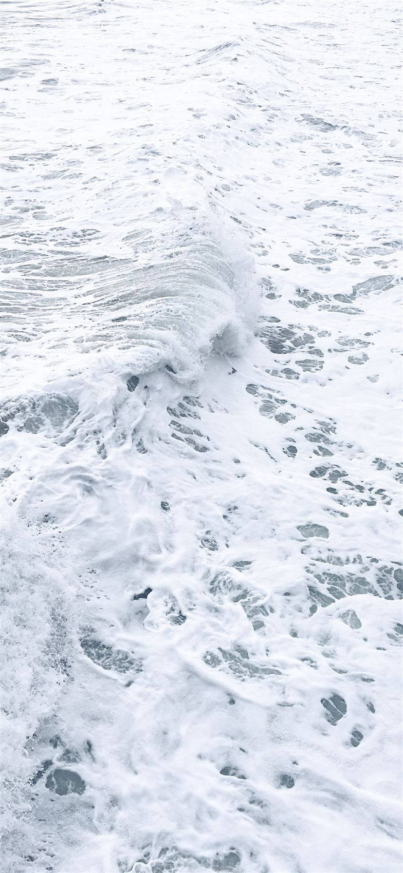 白色海浪泡沫iPhone 壁紙