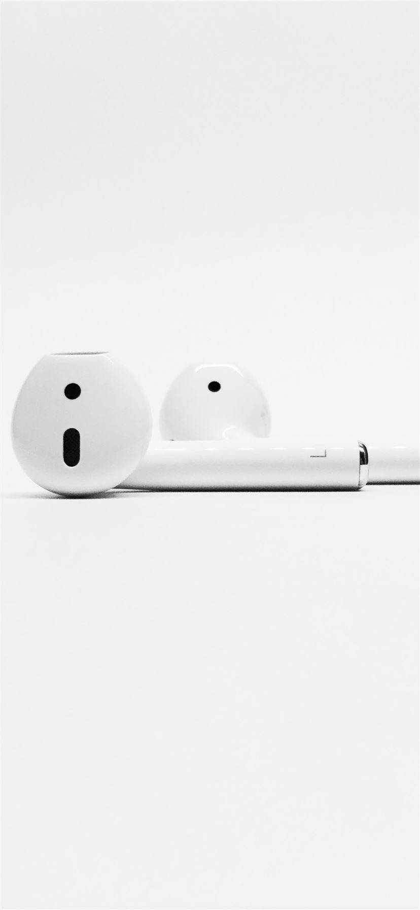 白色 iPhone AirPods 壁紙