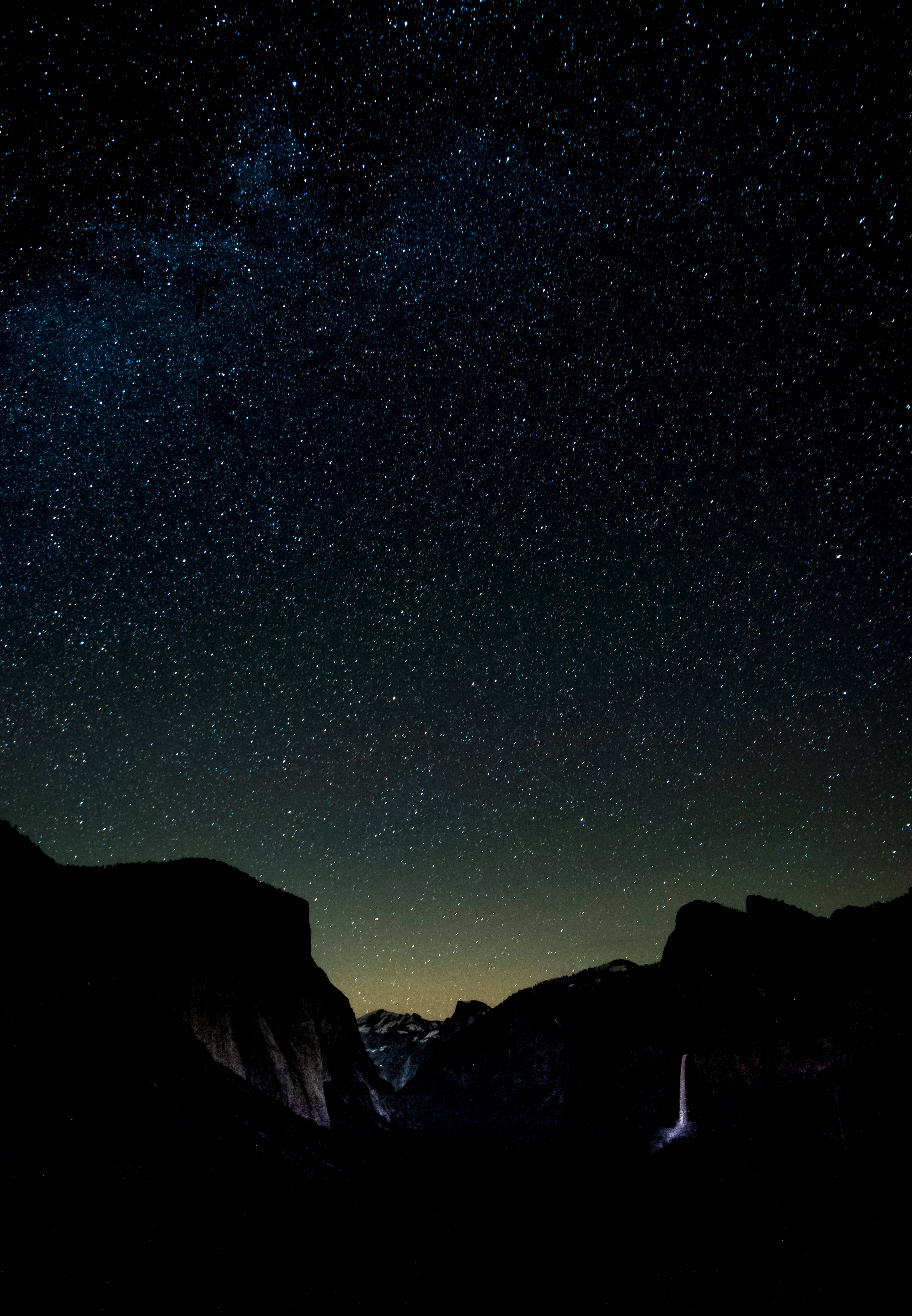 黑色iPhone拍摄的惊艳夜空景观 壁紙