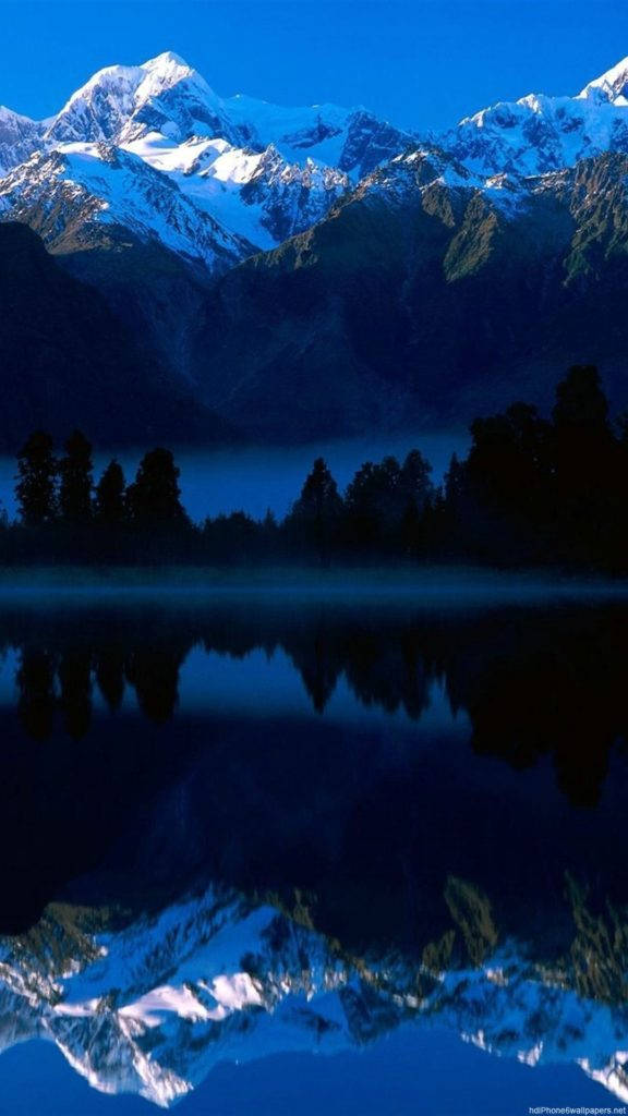 山峦倒影自然iPhone 壁紙