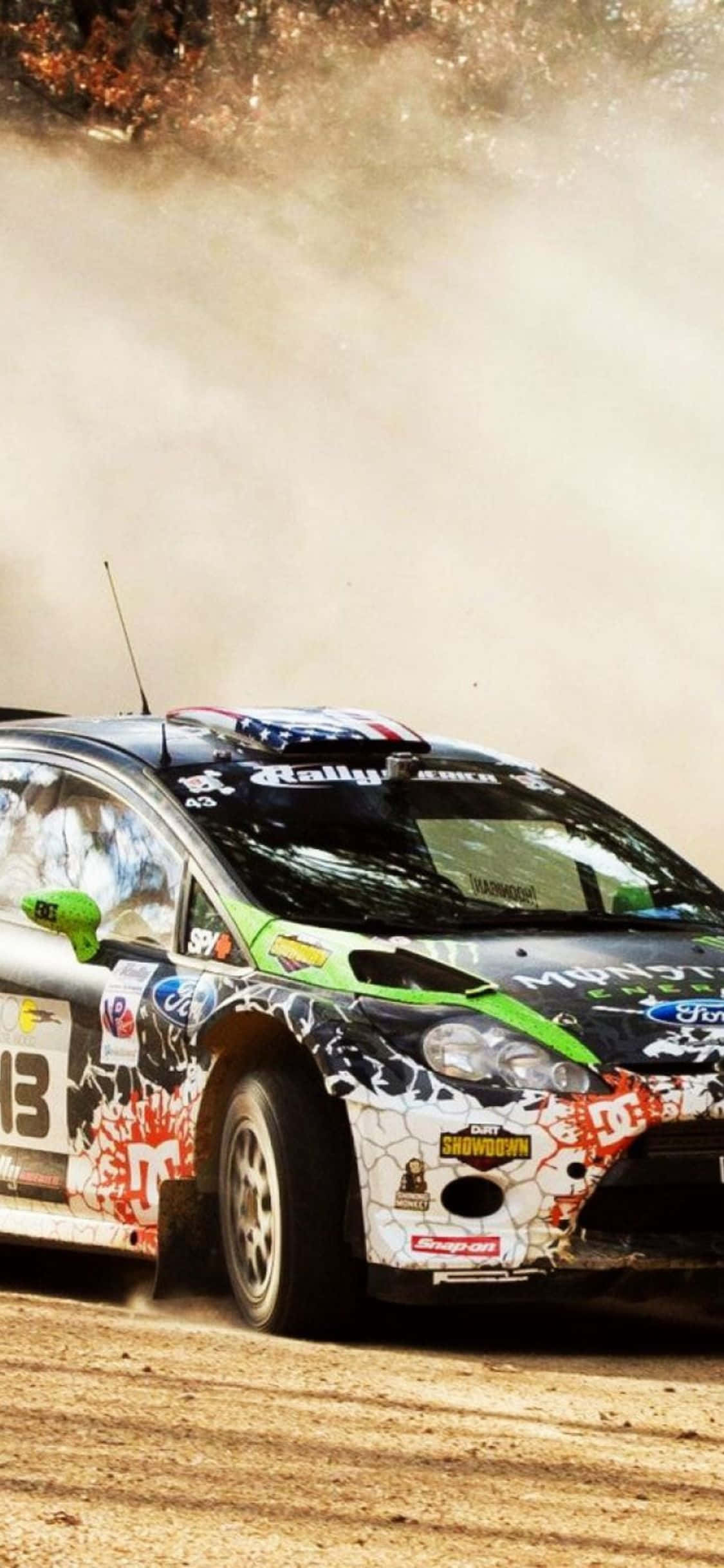 用 iPhone Xs 與 Dirt Rally 將賽車夢想推向新高度 壁紙
