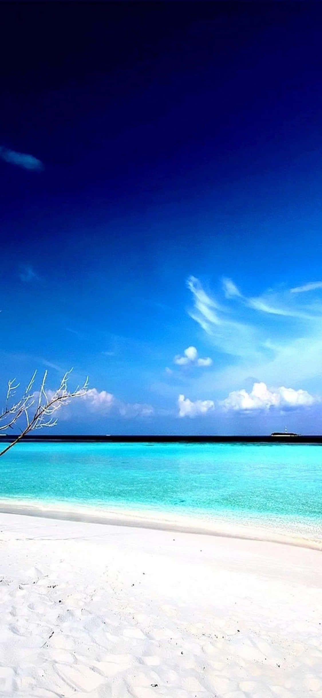 iPhone XS 海滩 蔚蓝海水背景 壁紙