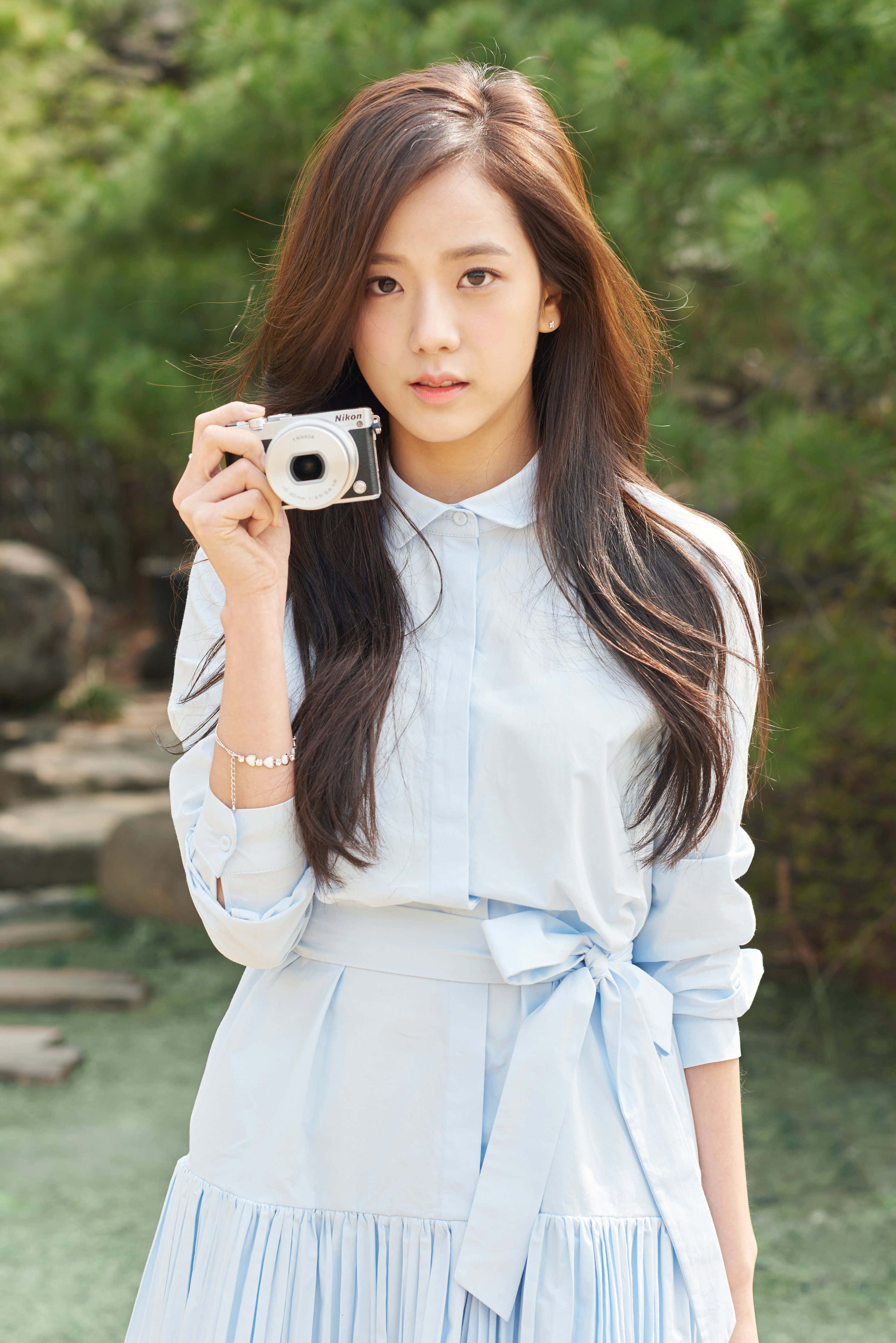 Jisoo Blackpink 相機 淺藍色 壁紙