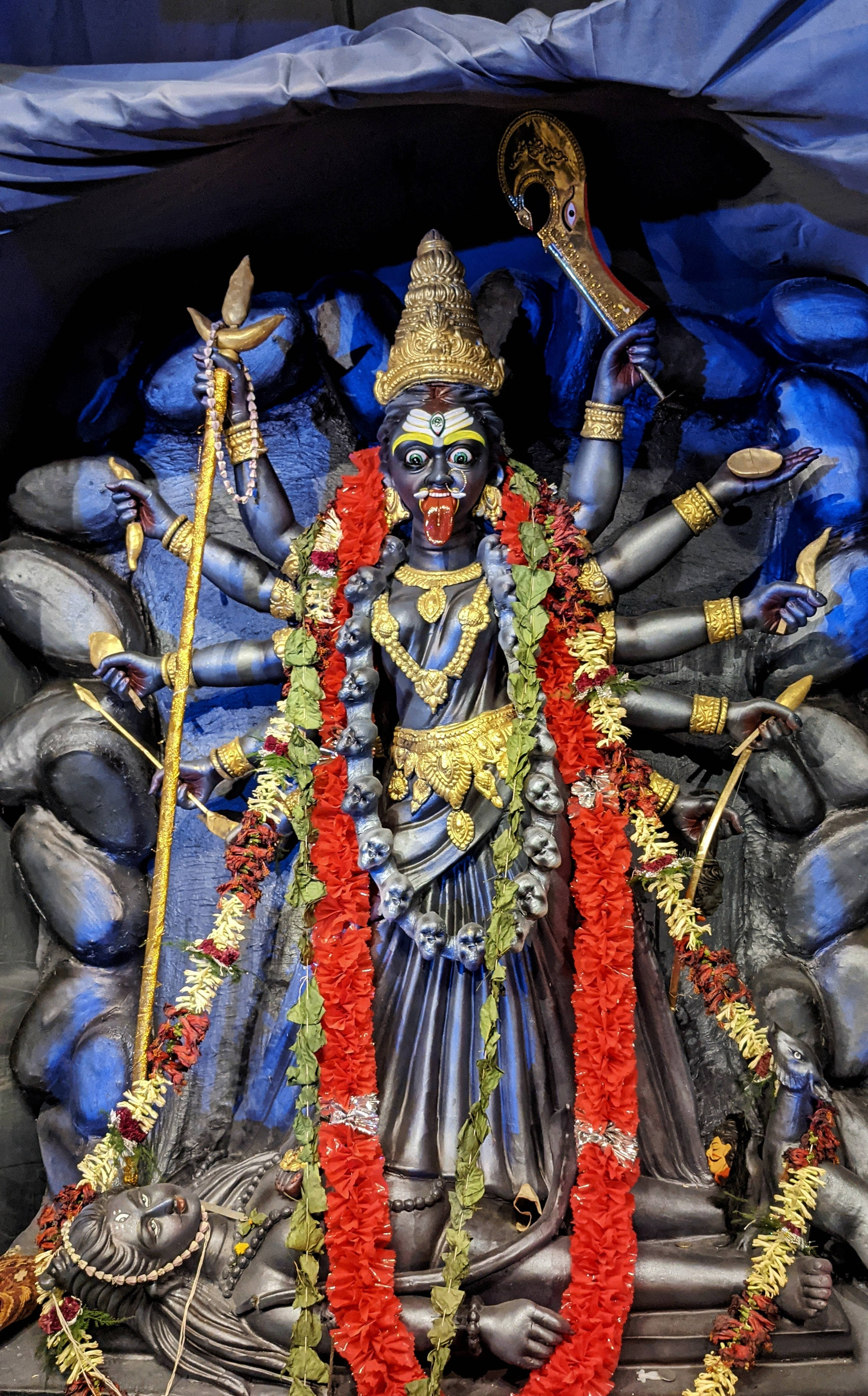女神 Kali 紅色花環 壁紙