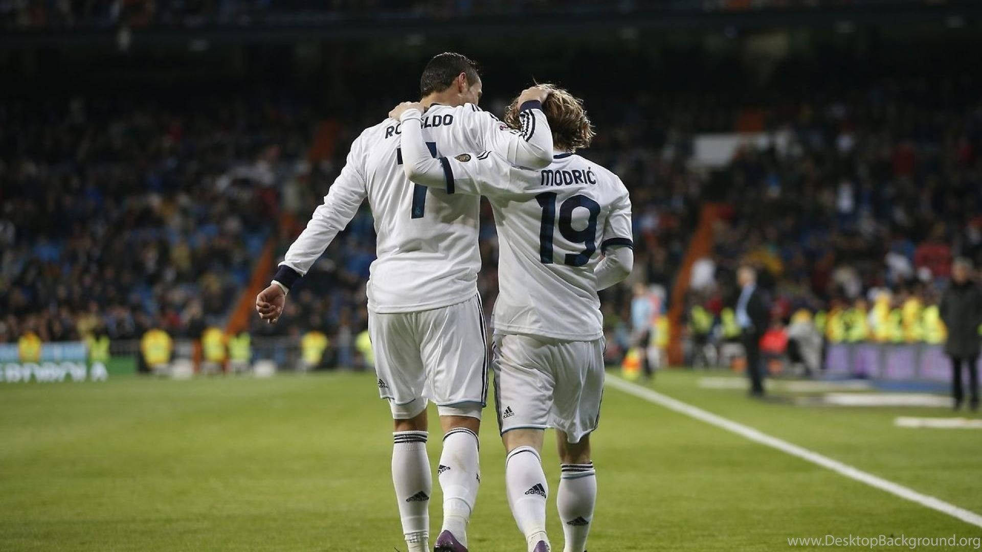 Luka Modric 和 Cristiano Ronaldo 酷炫合影 壁紙