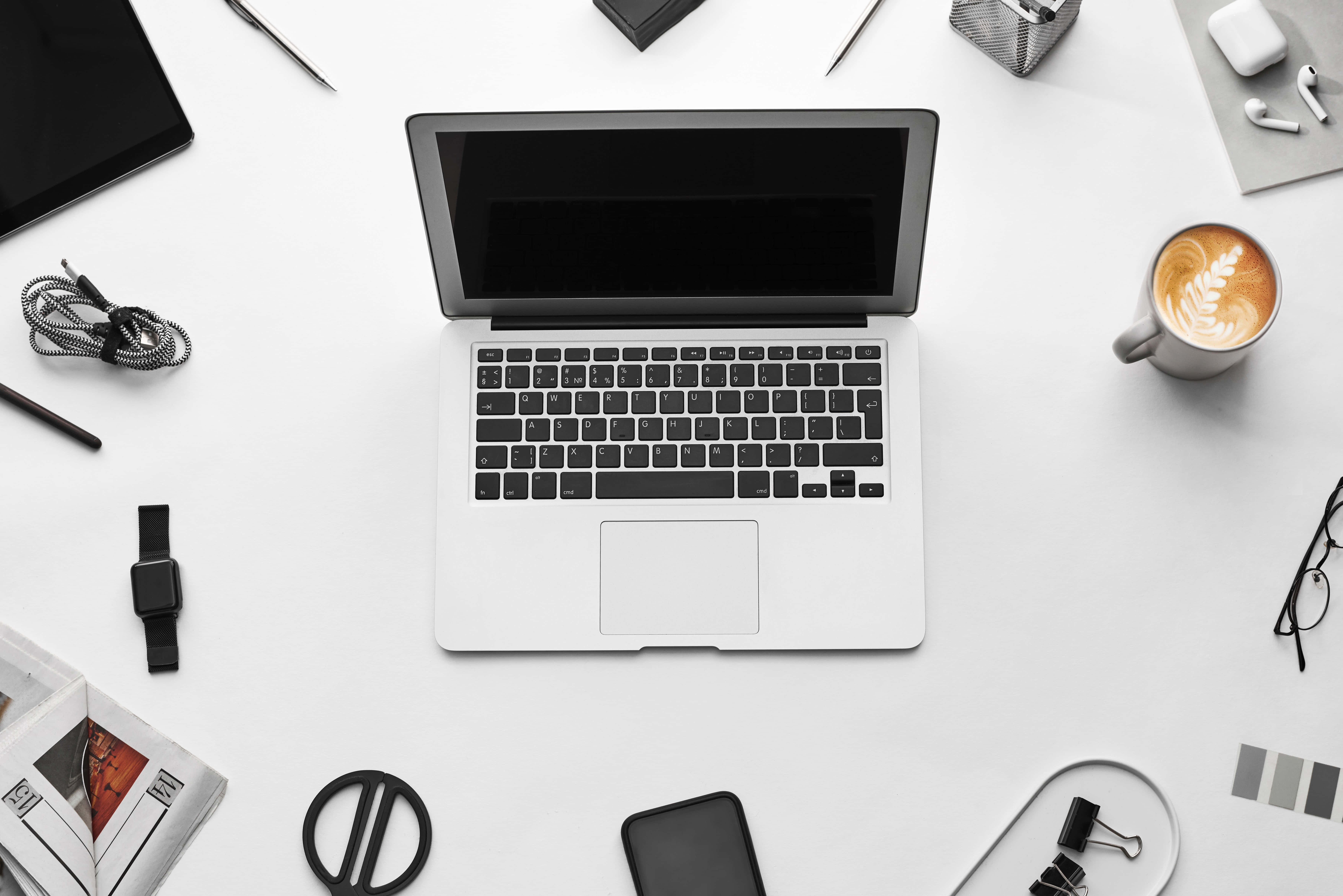 美學MacBook於完美場景中 壁紙
