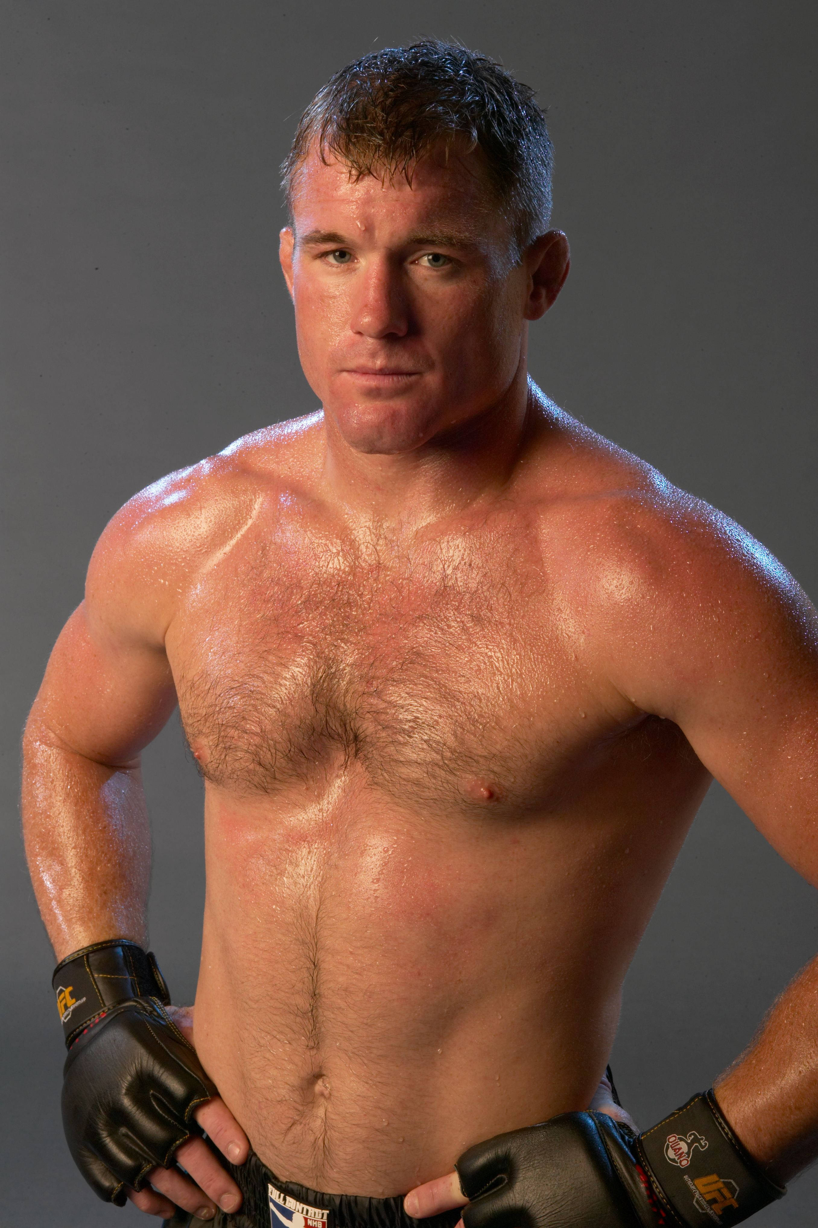 Matt Hughes 擺拍肖像 壁紙