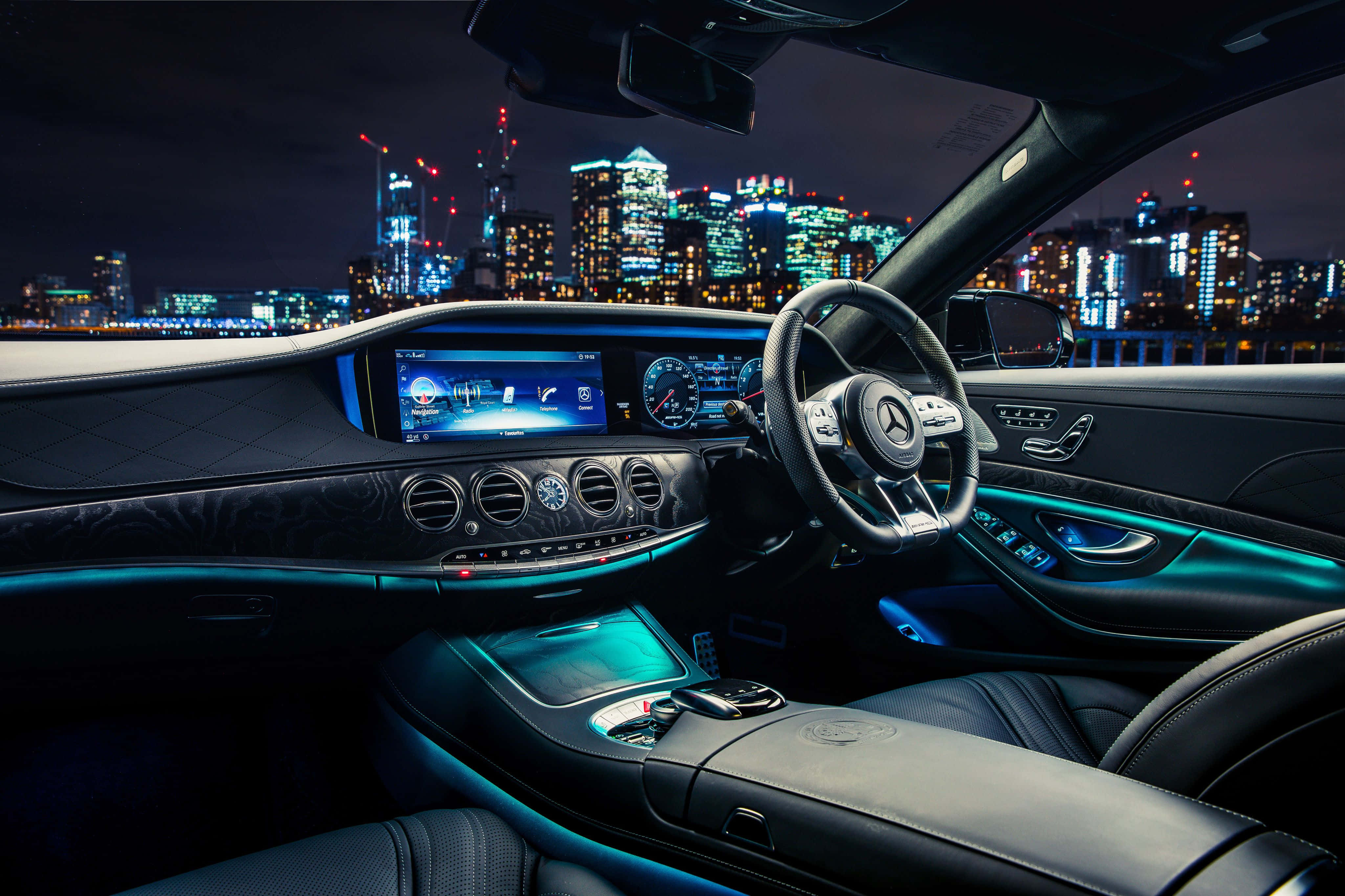Mercedes Benz S 63 車內夜景 壁紙