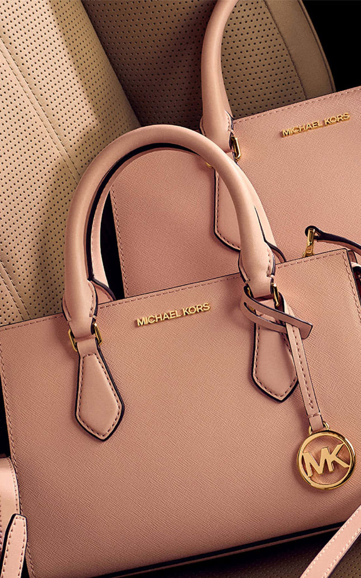 Michael Kors 最新產品為任何衣櫃增添時尚感 壁紙