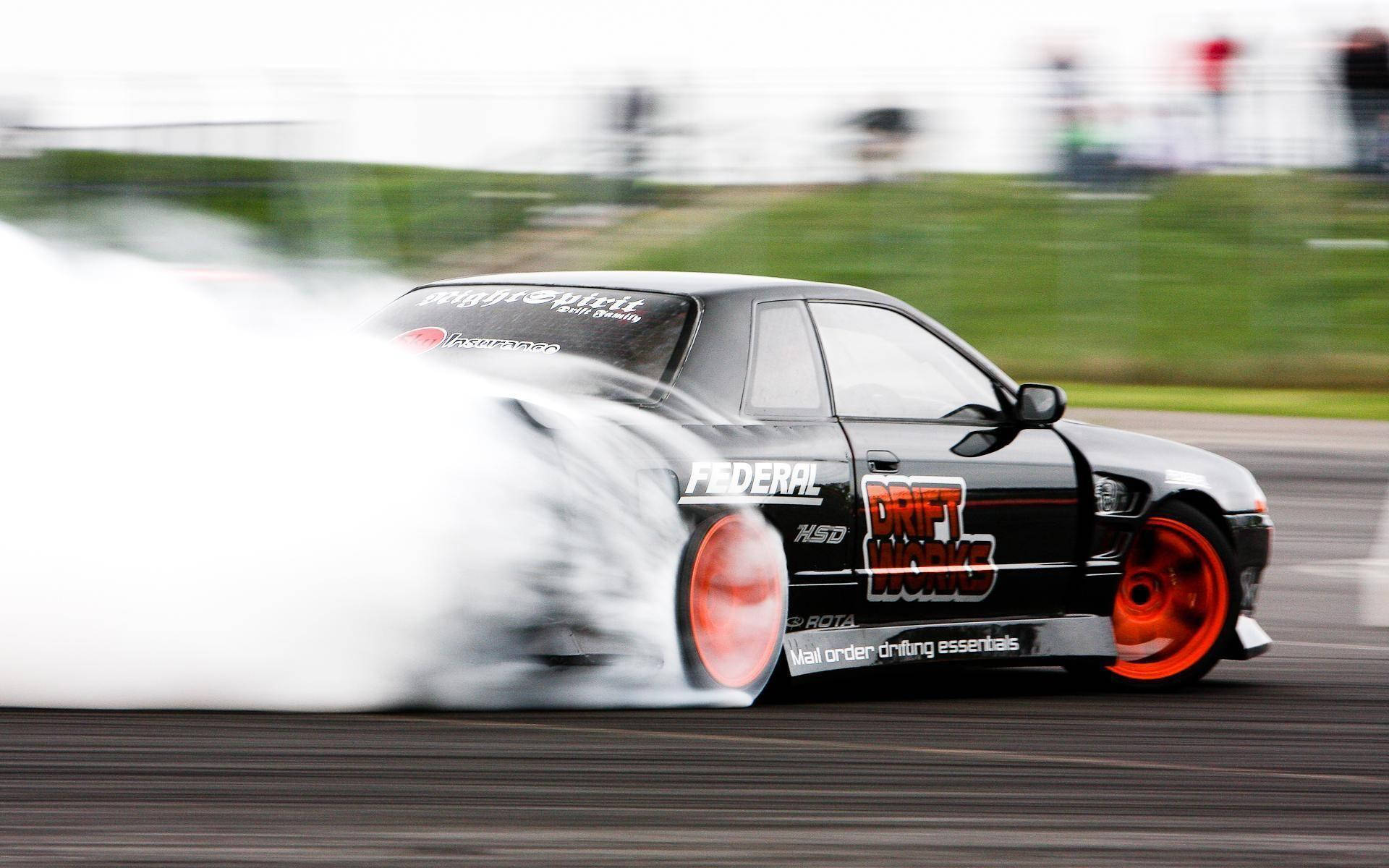 甩尾賽車 Nissan Skyline 後視圖 壁紙
