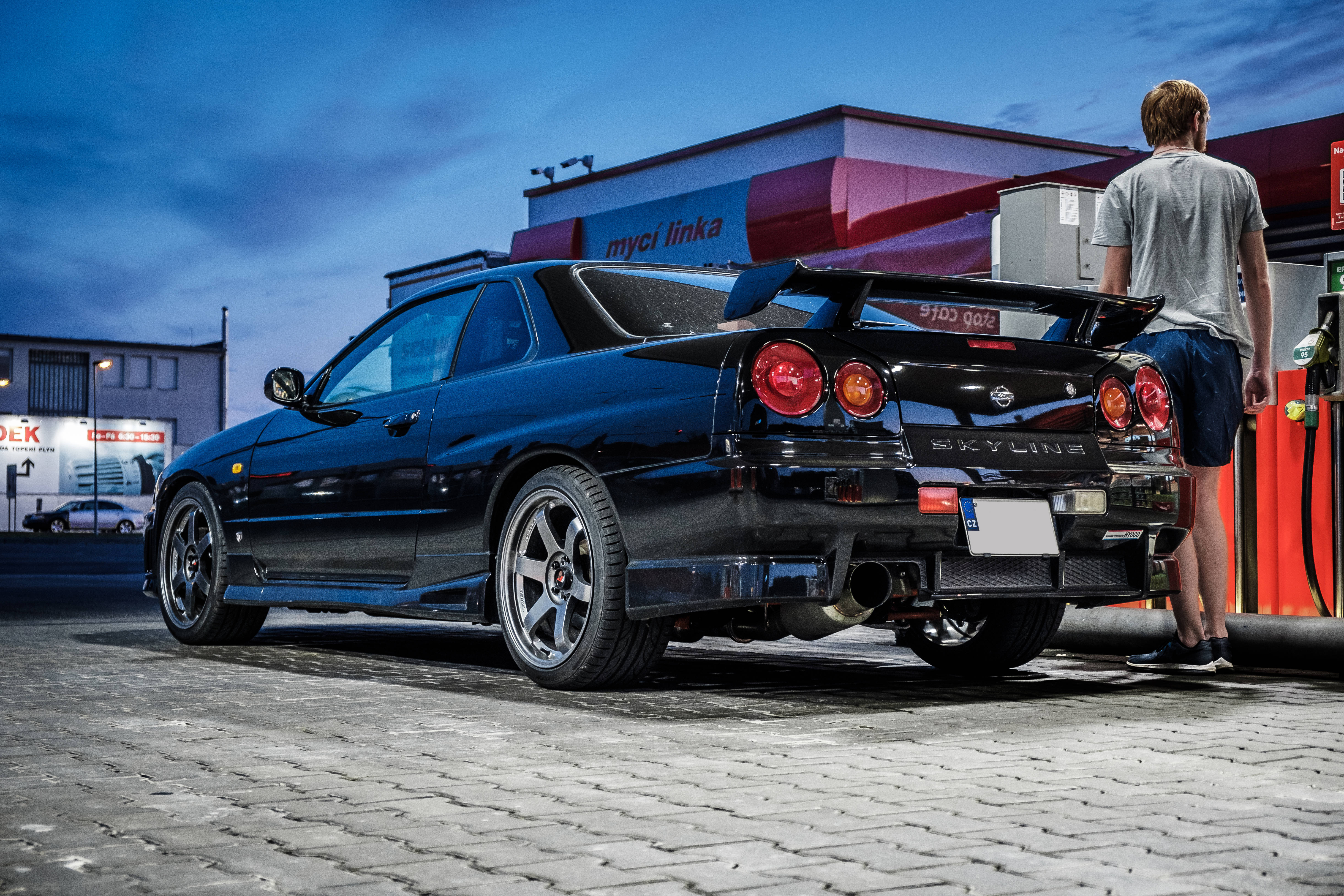 Nissan Skyline GTR R34 雙門轎跑車 壁紙