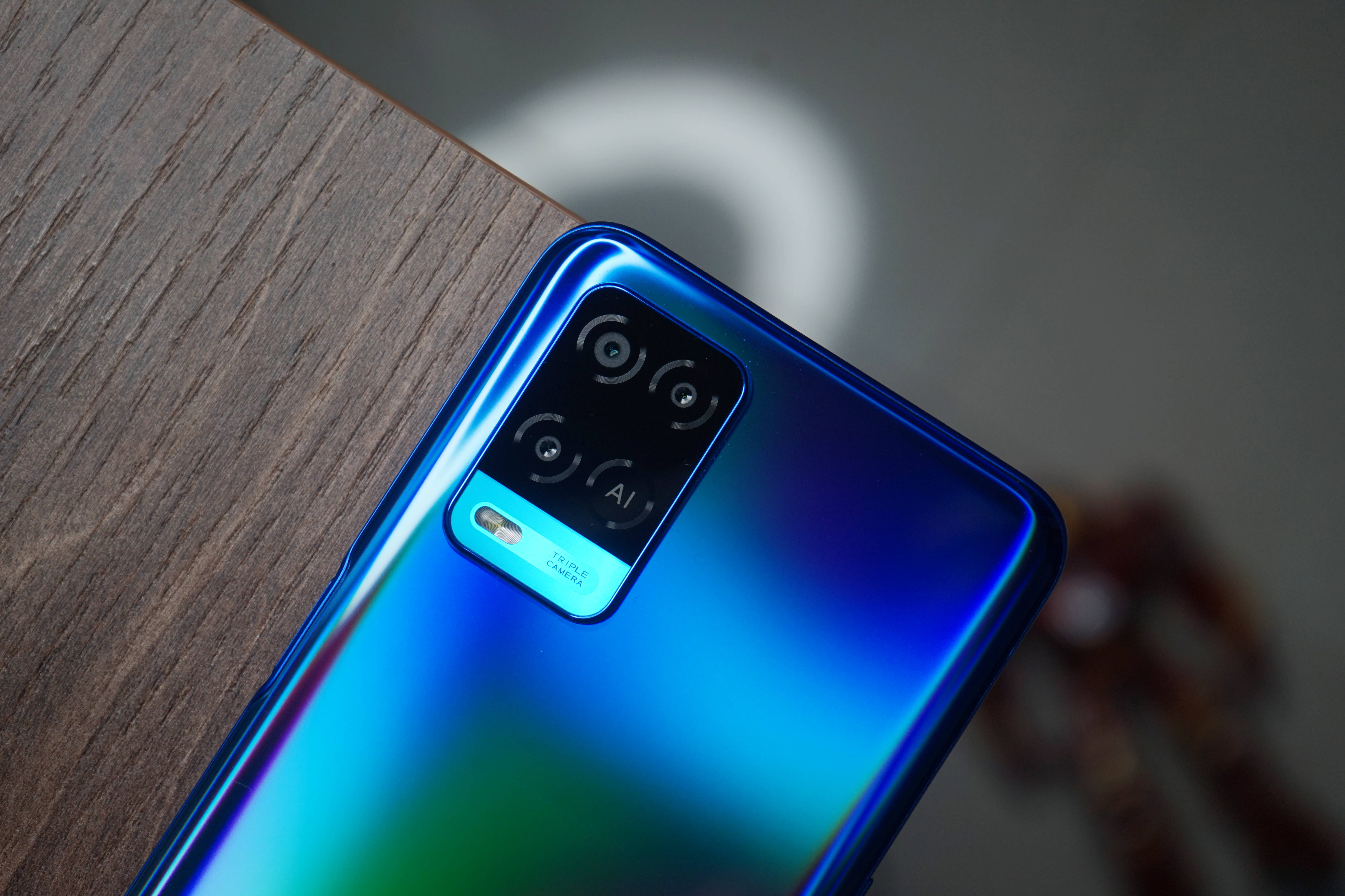 蓝色Oppo安卓智能手机 壁紙