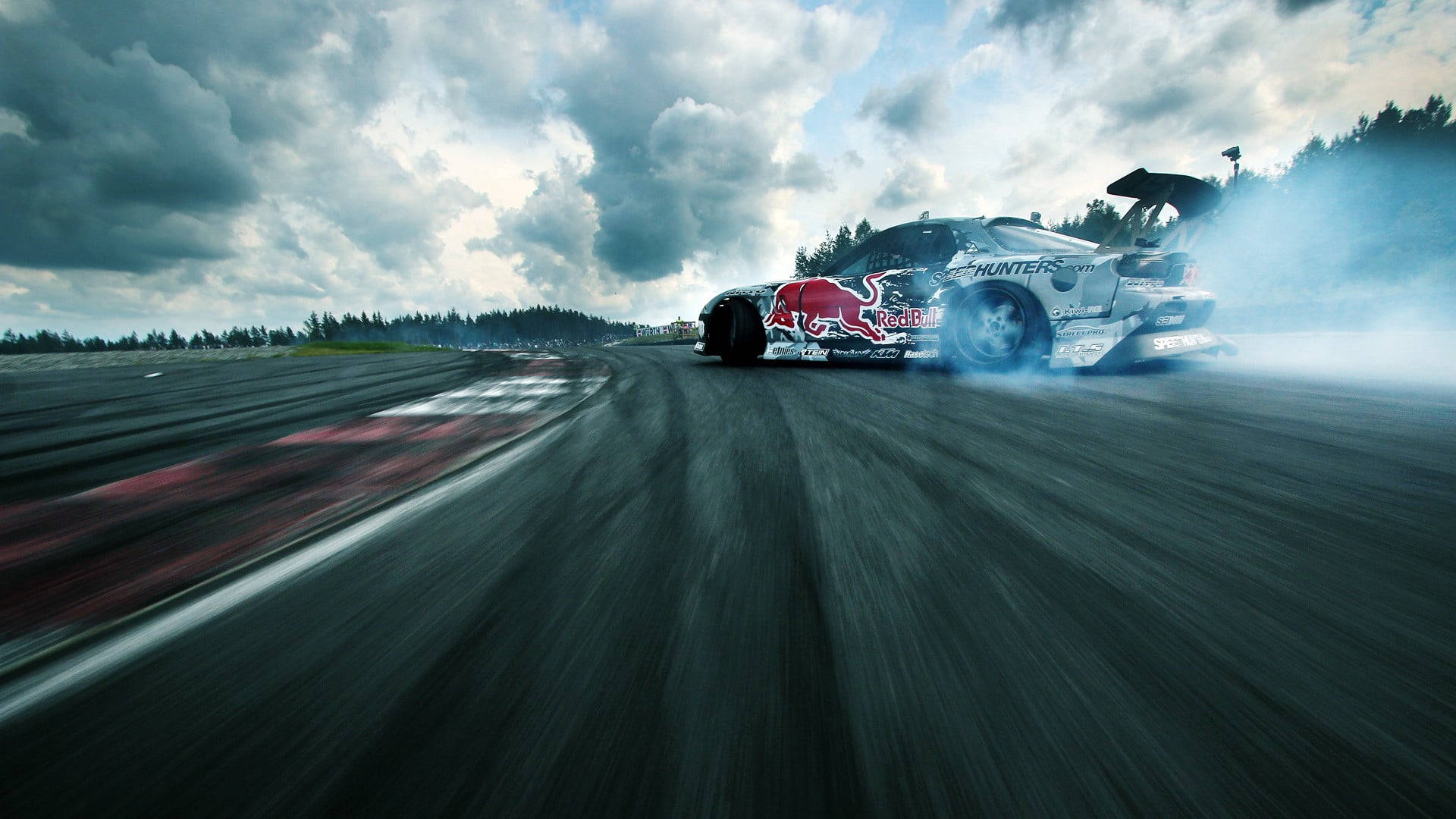 甩尾賽車 Red Bull 贊助 壁紙