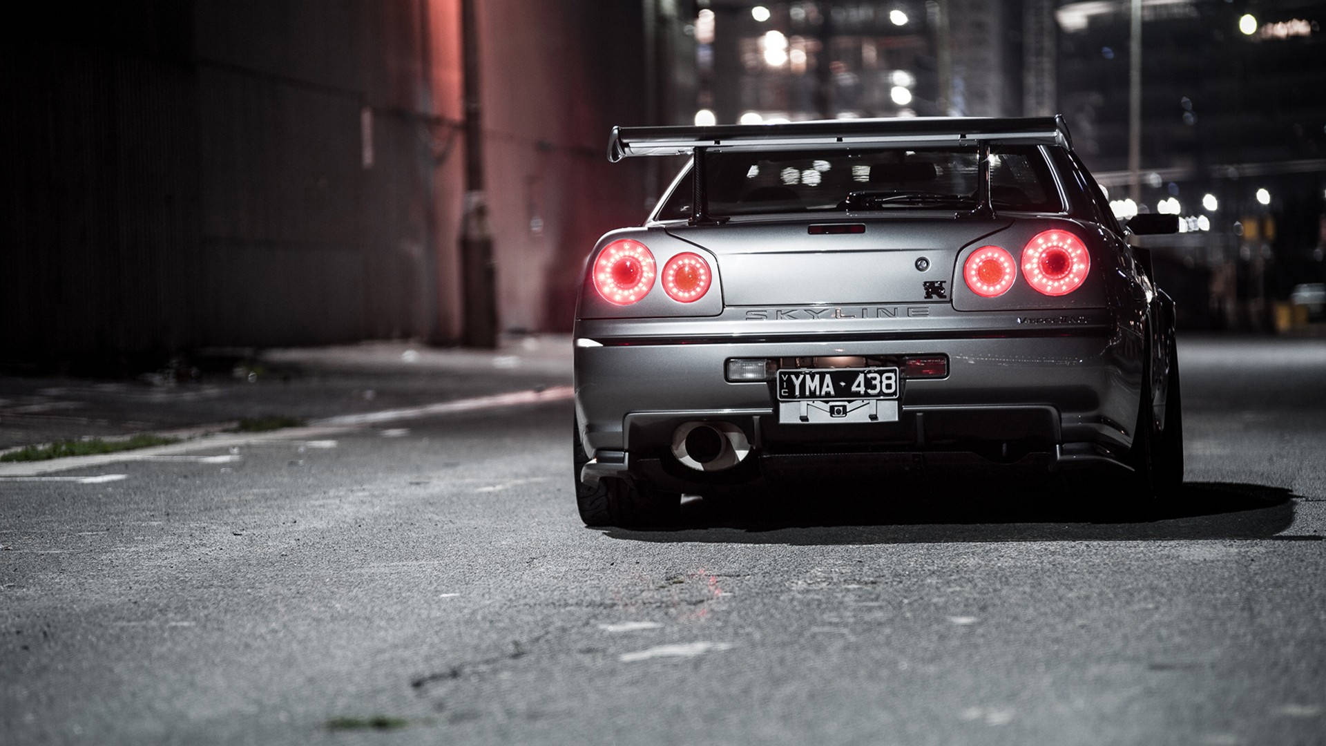 銀色日產Skyline GTR R34 壁紙
