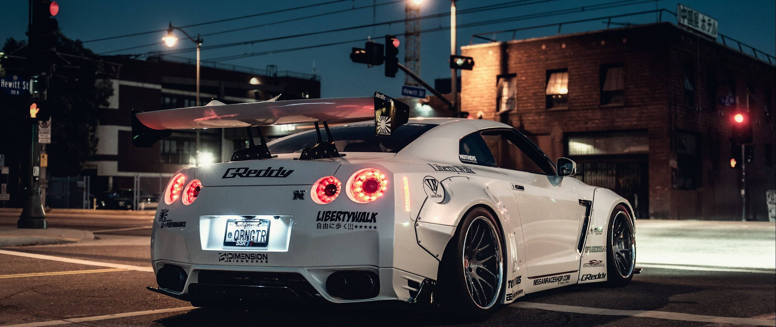 白色日产Skyline GTR R34车尾视角 壁紙