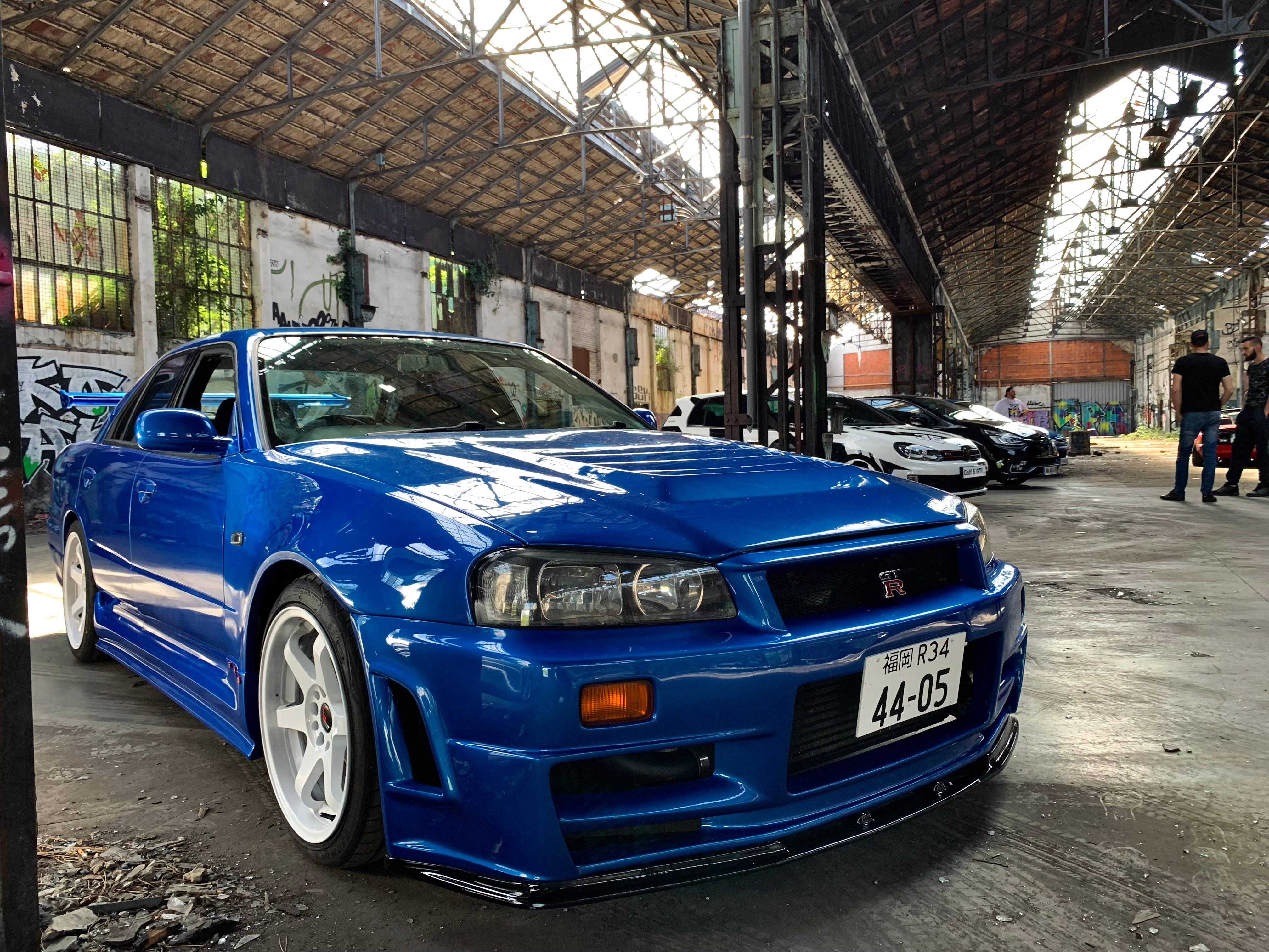 閃亮藍色日產Skyline GTR R34 壁紙