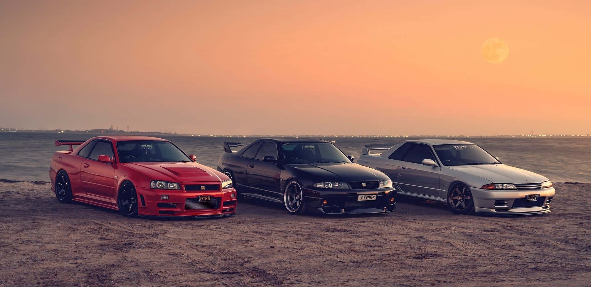 日產Skyline R33 GT-R 蓄勢待發 壁紙