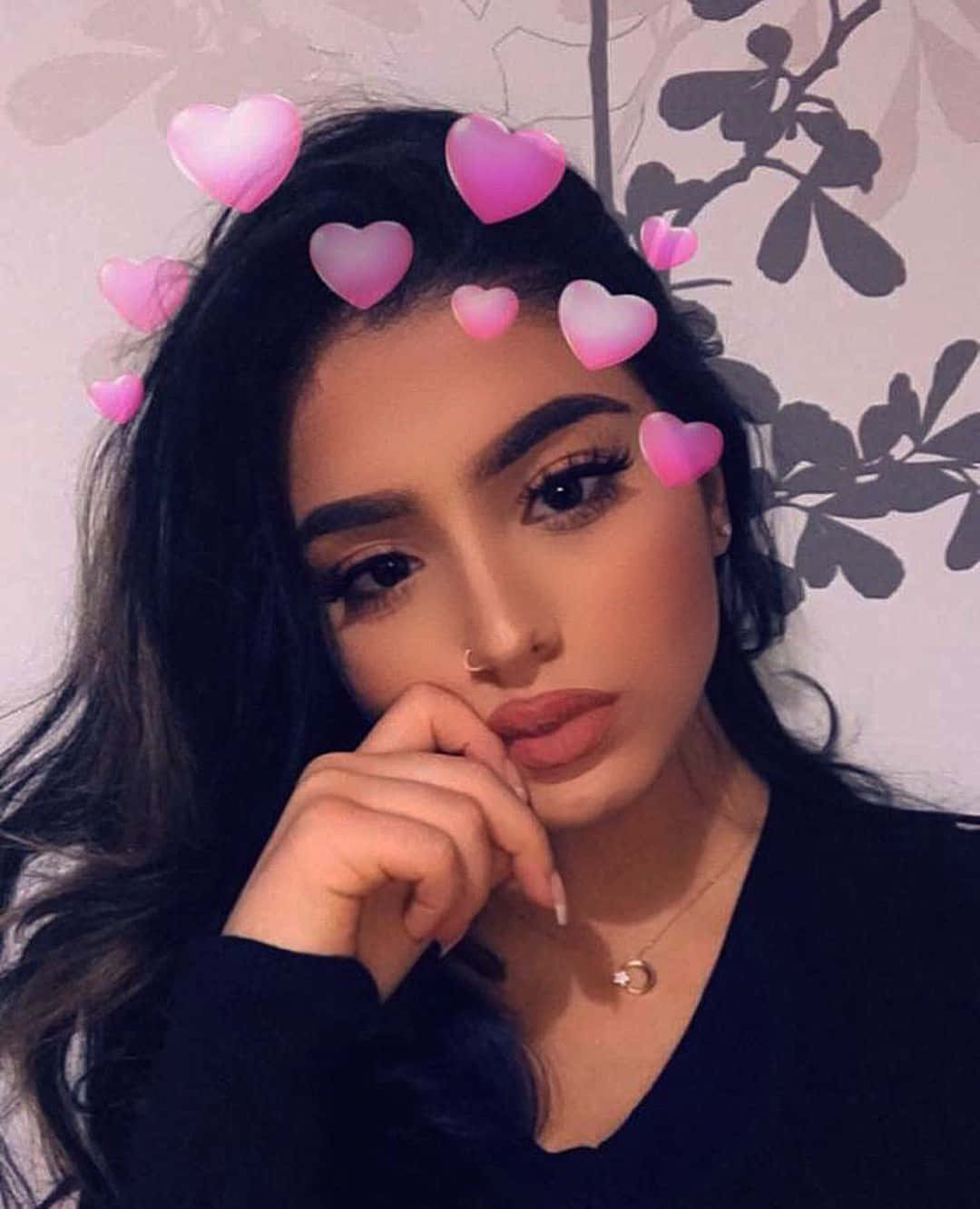 Snapchat 黑髮美女照片 壁紙