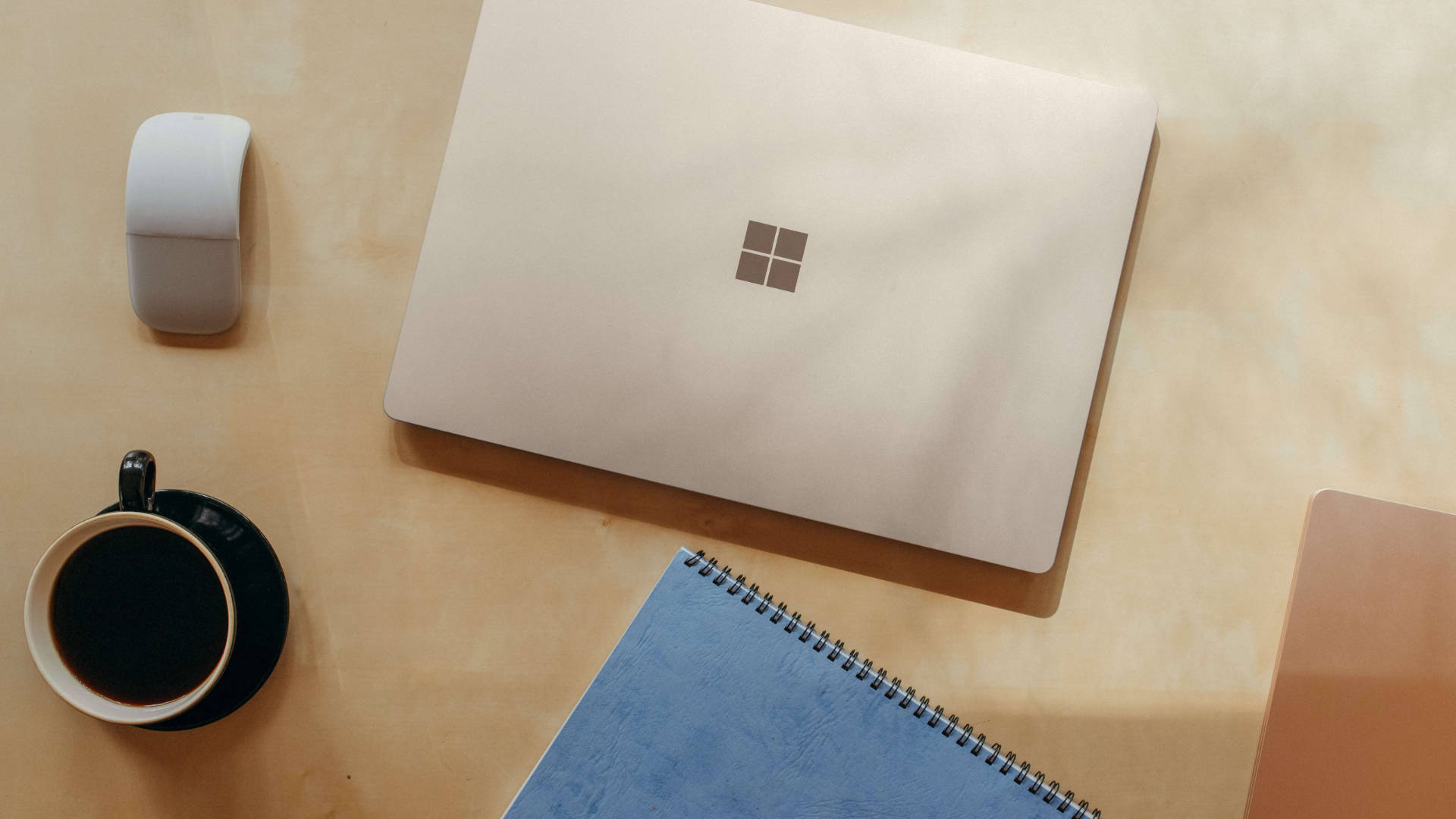 散落式Surface Pro 壁紙