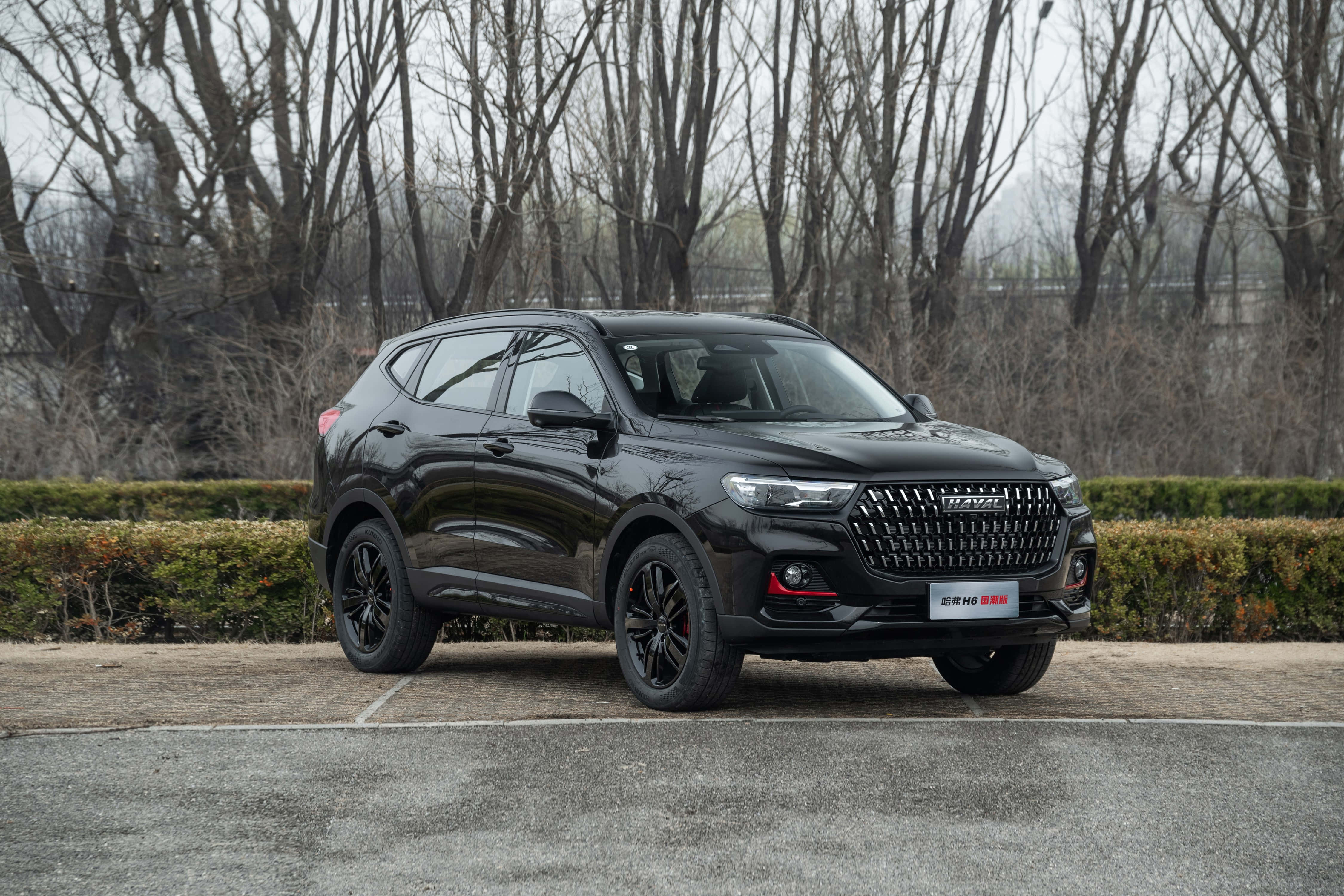 哈瓦爾時尚 SUV 馳騁道路 壁紙