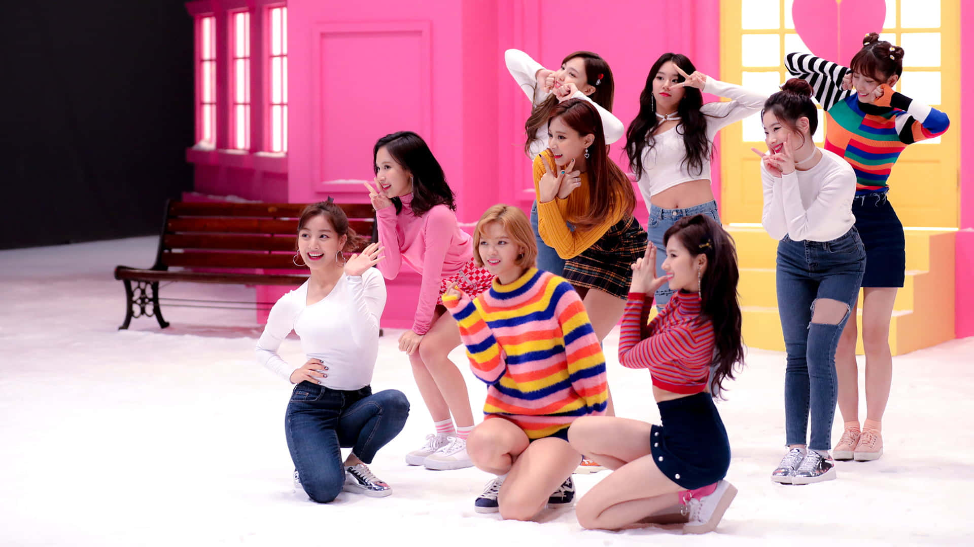 Twice 九位成員齊聚震撼演出 壁紙