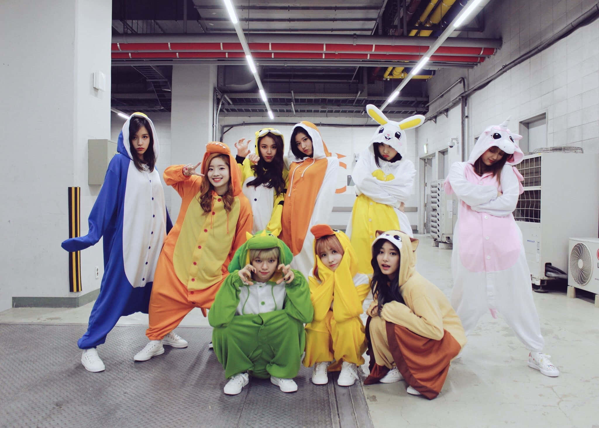 Twice 成员日常穿搭合照 壁紙