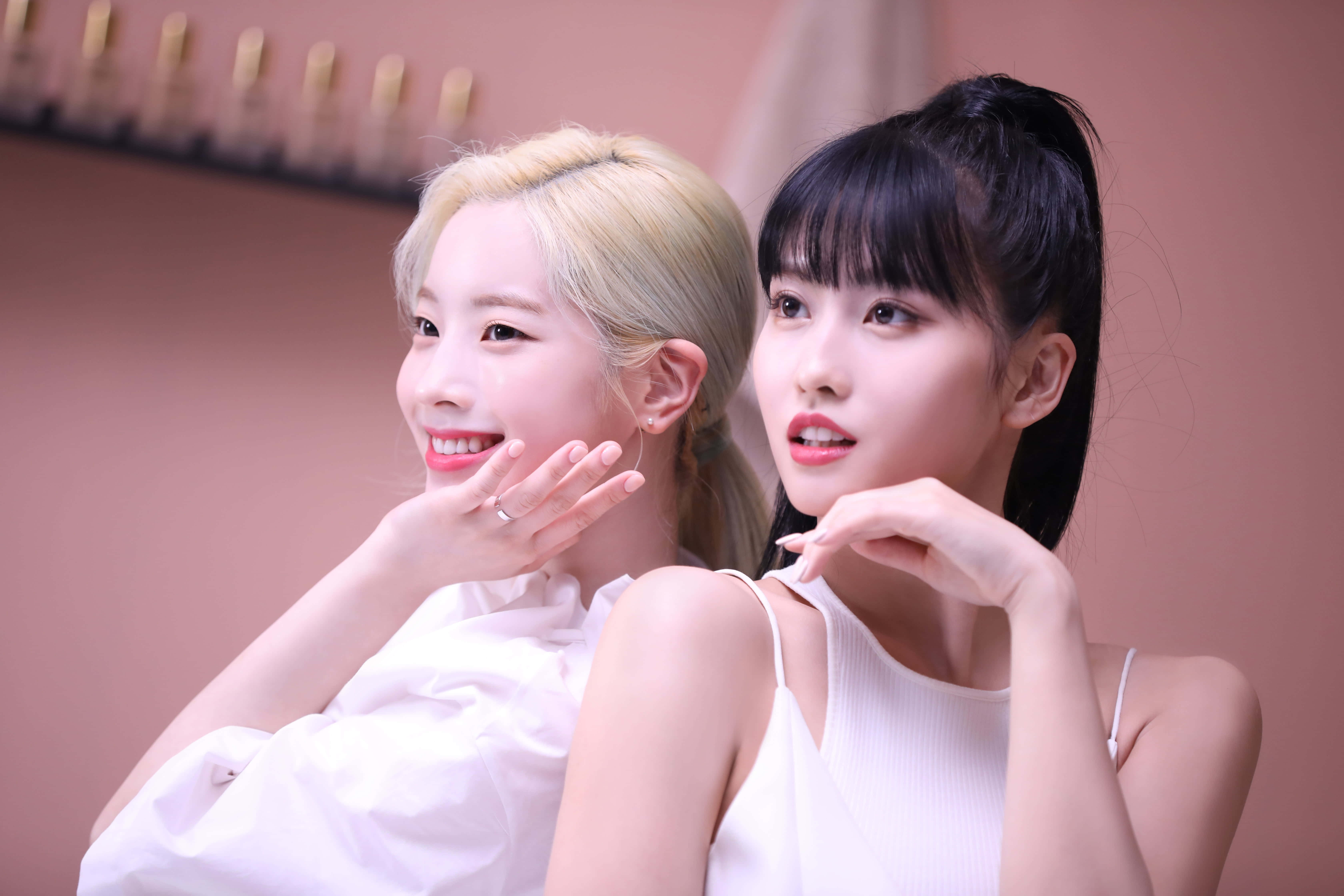 TWICE 迷人團體照 壁紙