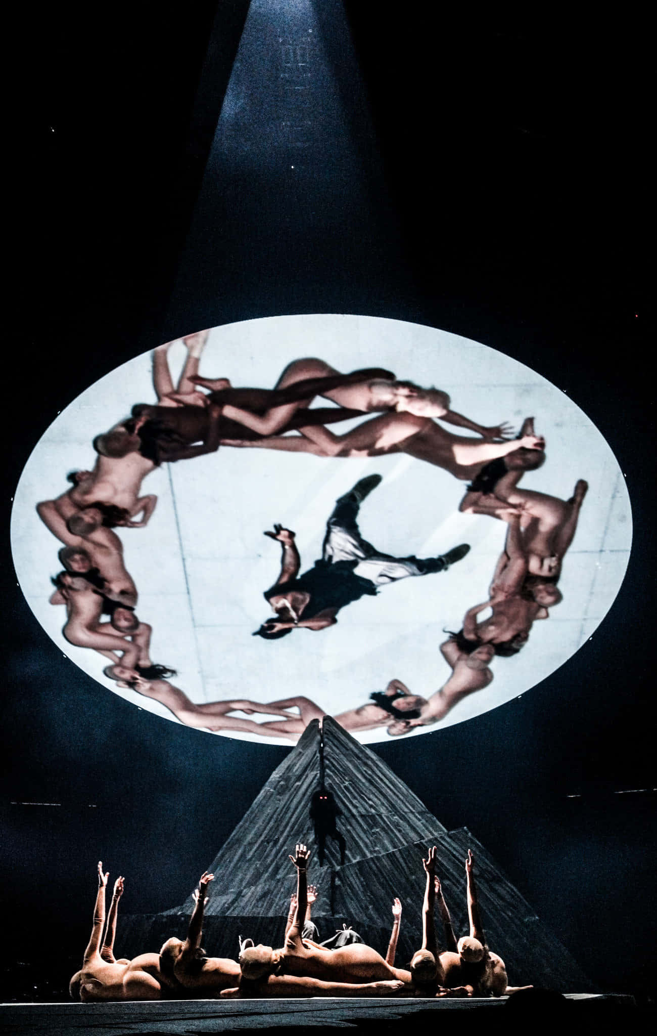 肯伊·威斯特在Yeezus巡演中展現獨特風格 壁紙