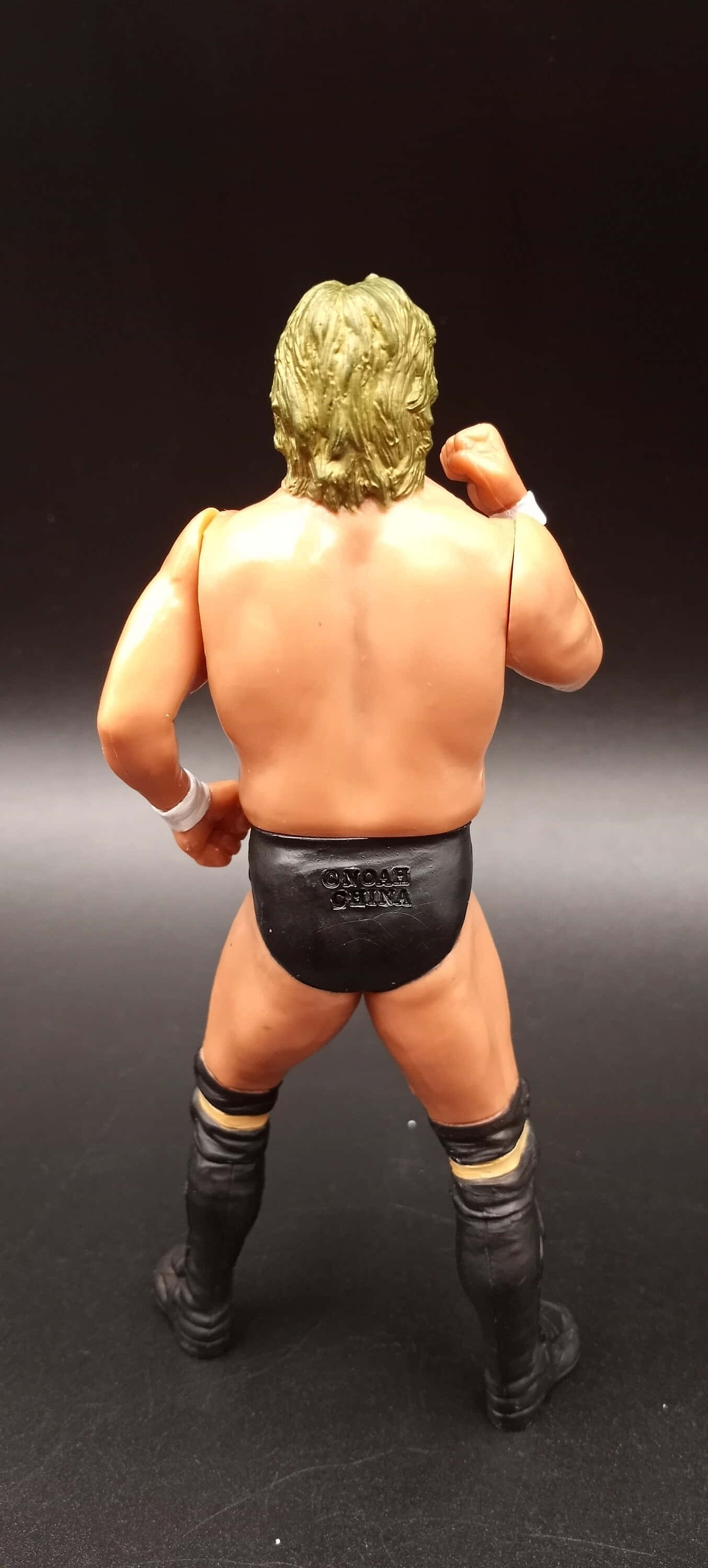 Yoshihiro Takayama 雕像背向 壁紙