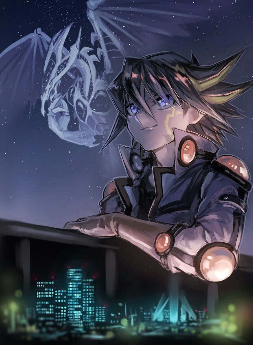 不動遊星自信姿態，身後是決鬥賽車 壁紙