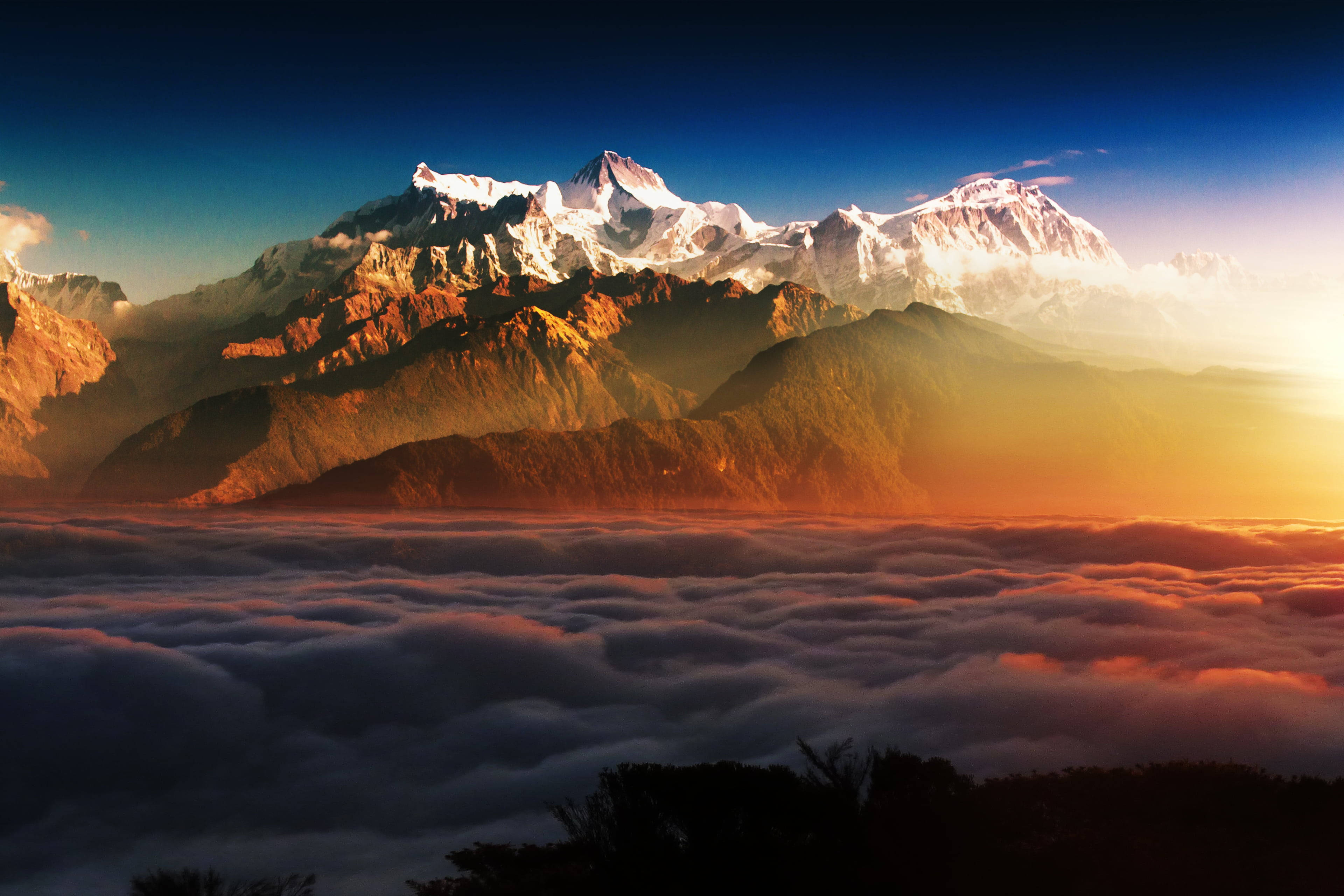 云绕山巅之景 壁紙
