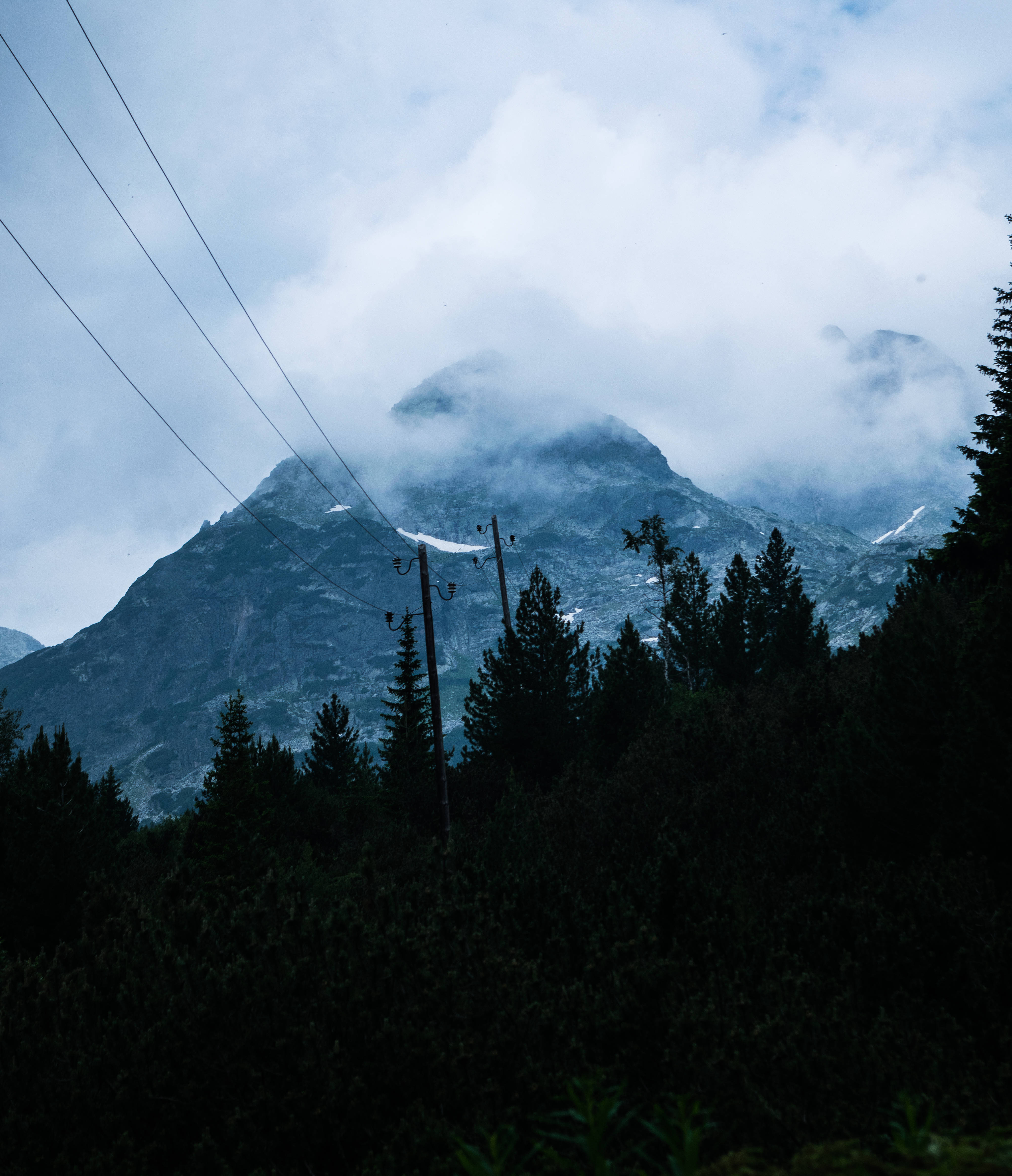 保加利亞霧中群山 壁紙
