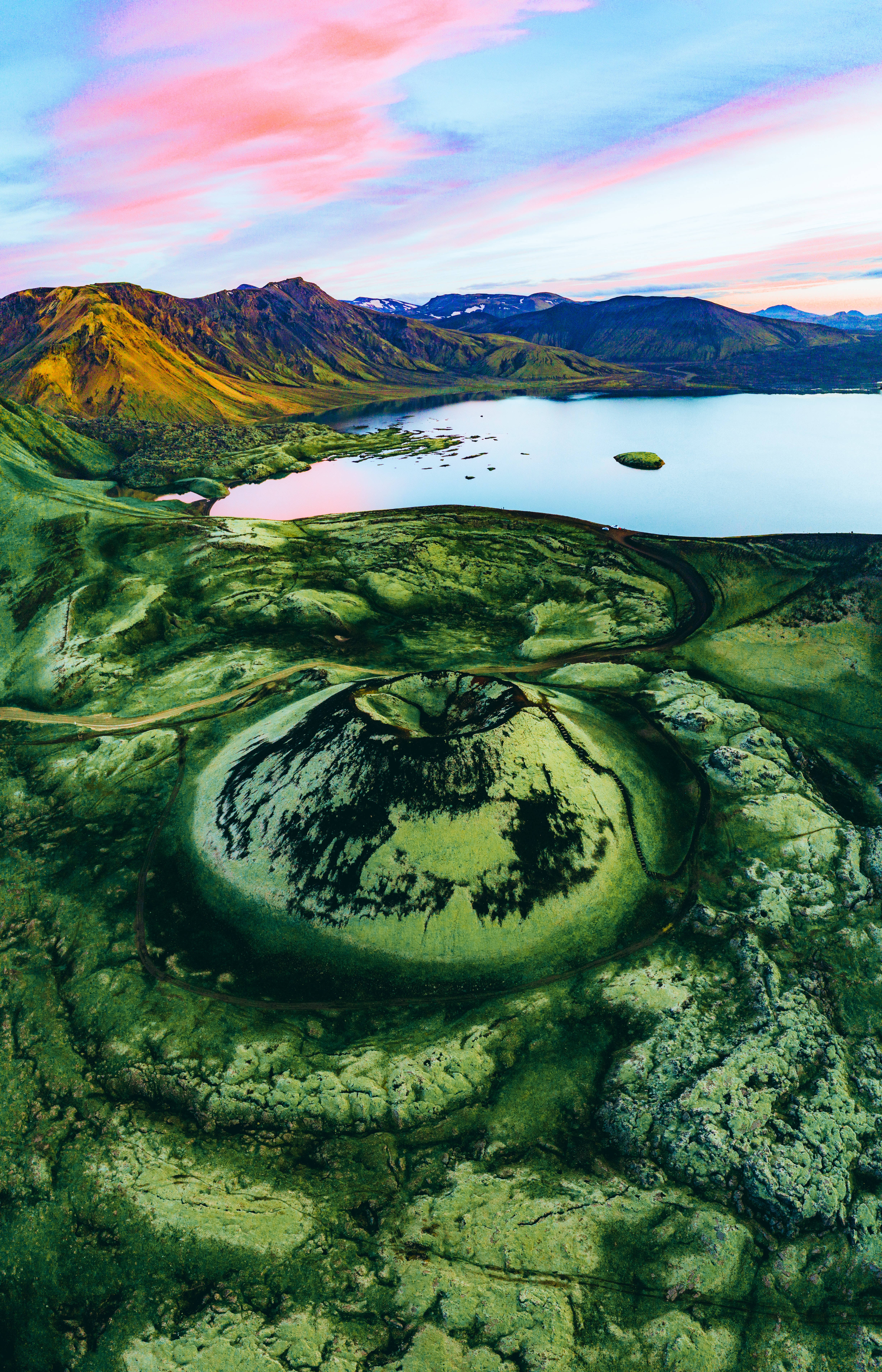 冰島綠色火山 壁紙