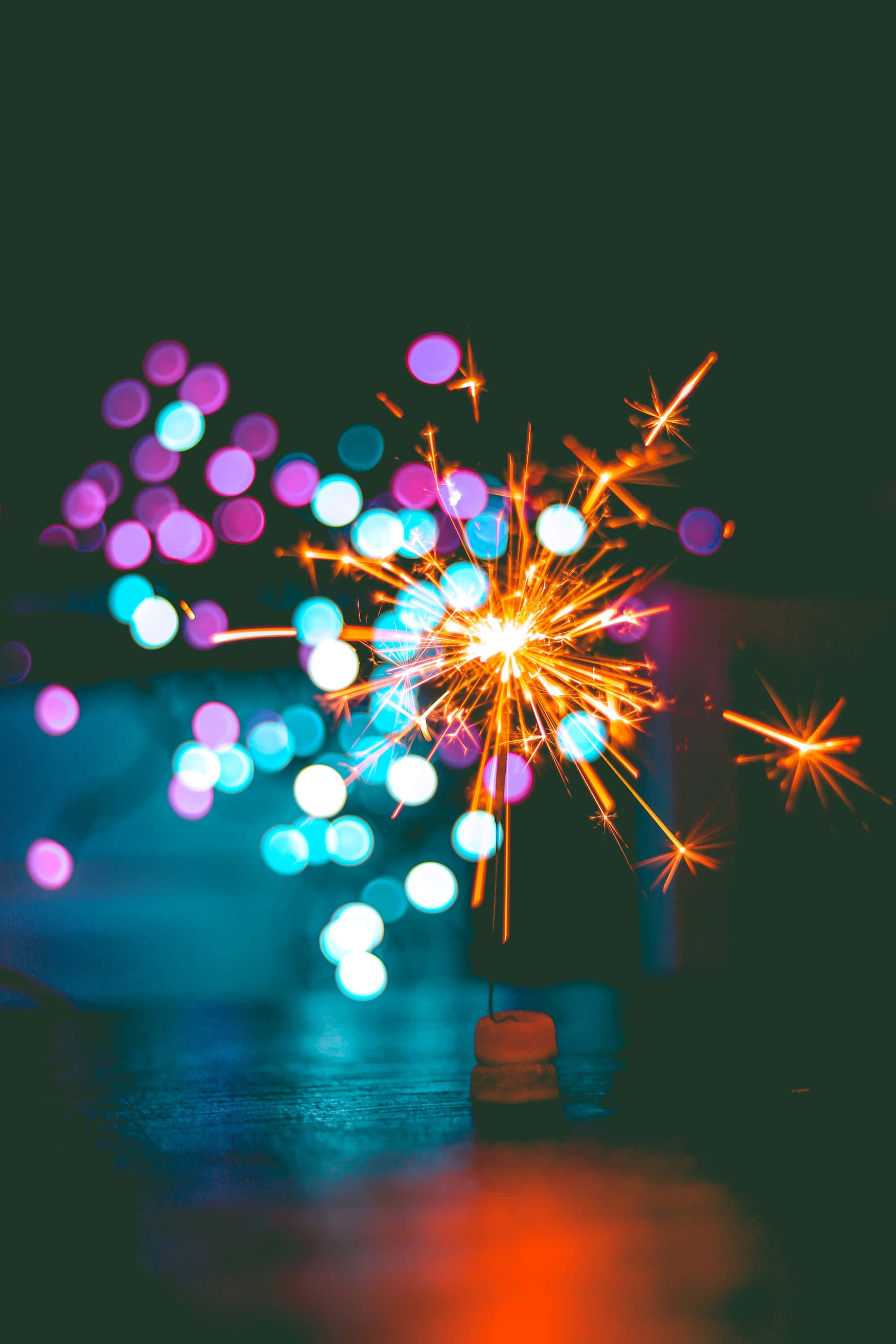 分享喜悅——朋友齊聚慶祝時刻 壁紙