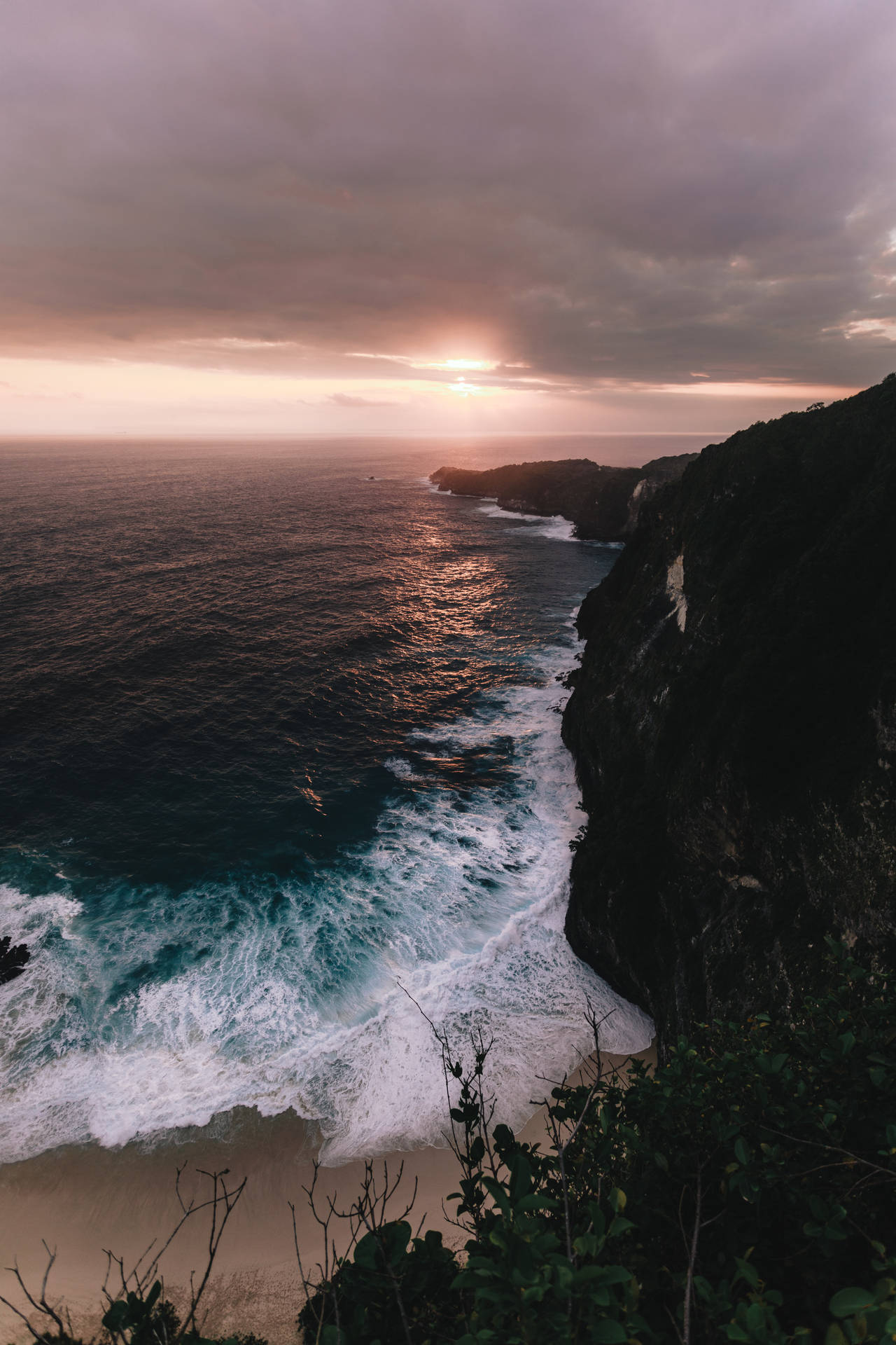 印尼日落時分的海洋與島嶼。 — 海洋 壁紙