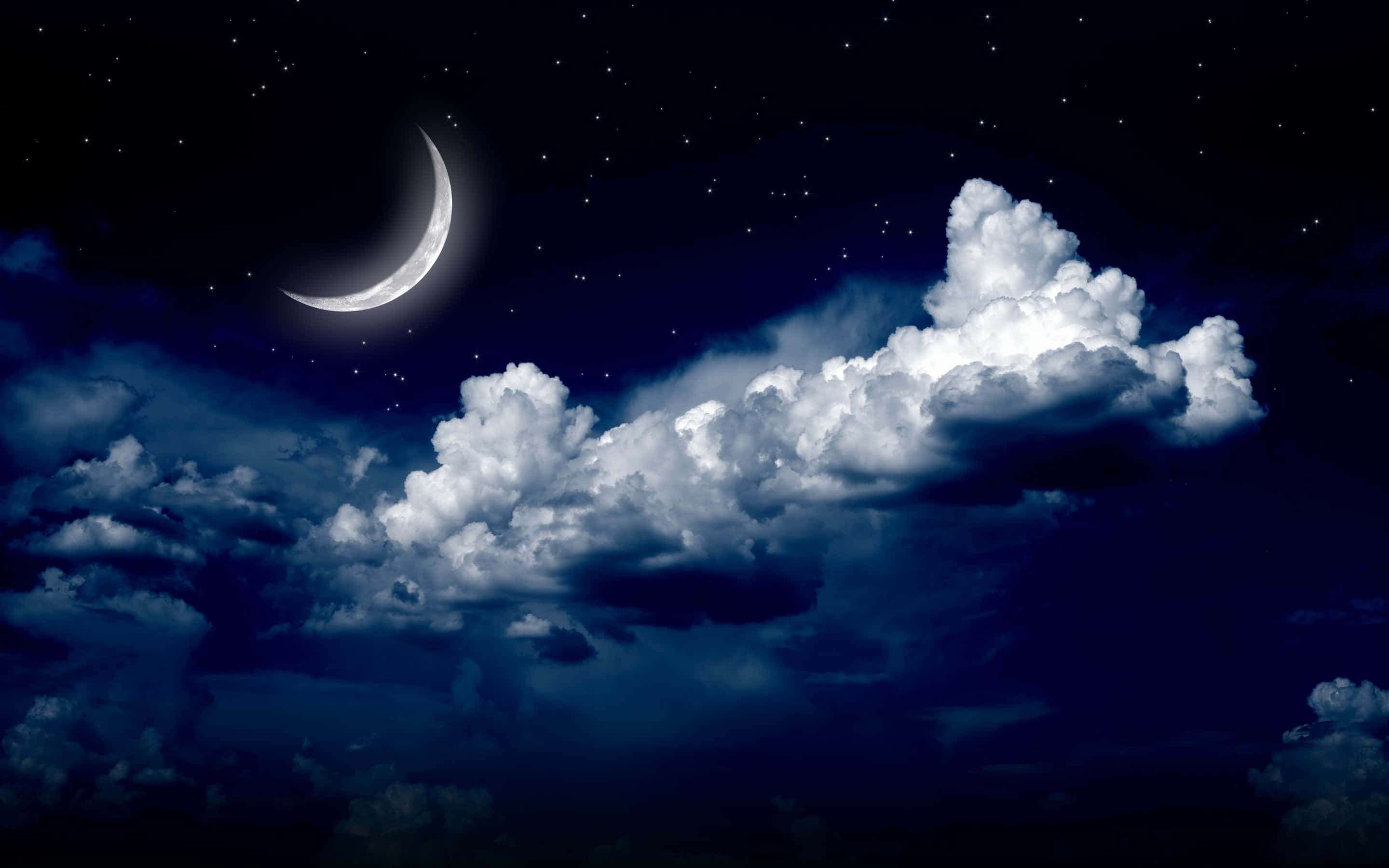 厚雲新月夜空 壁紙