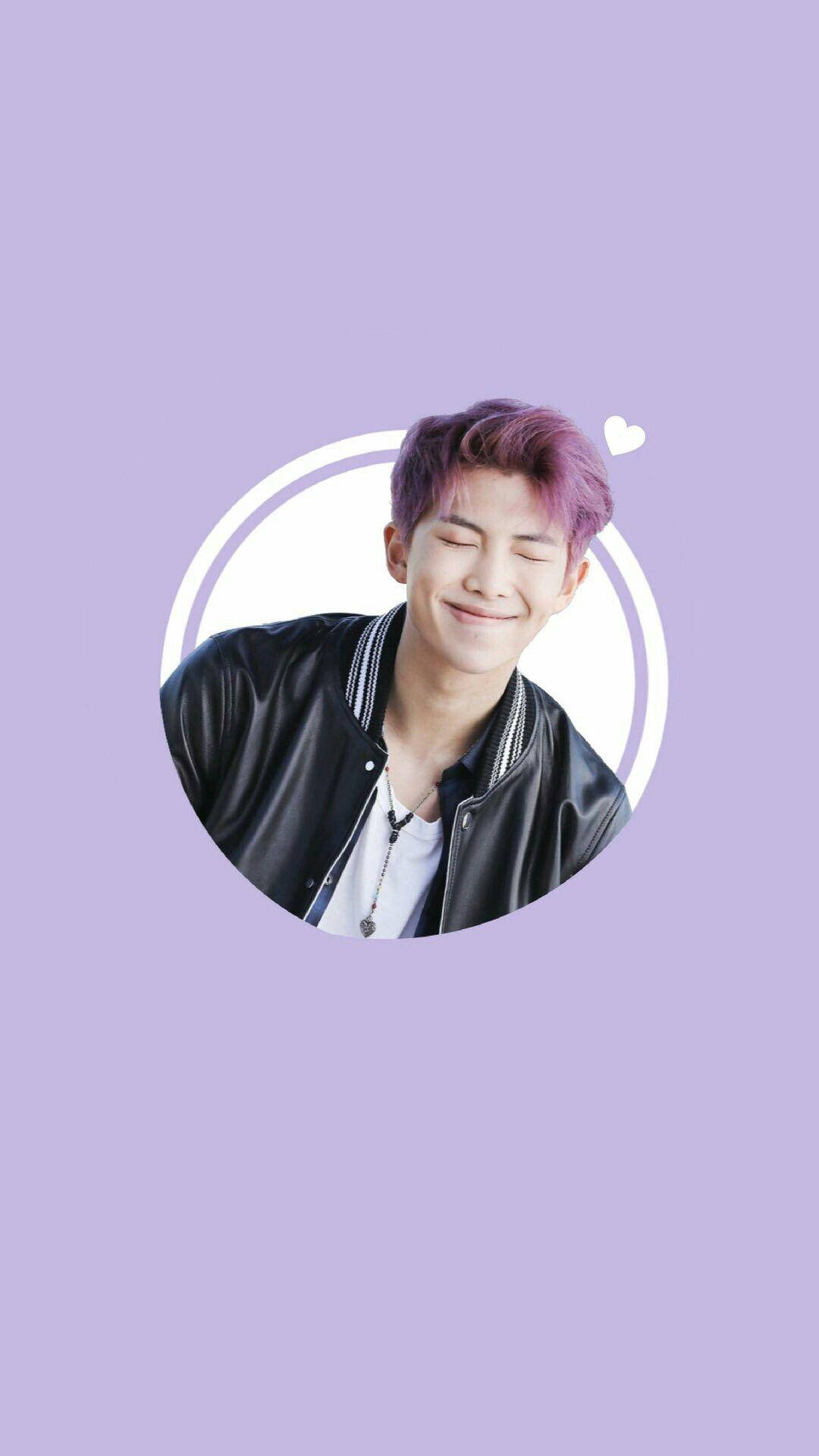 可愛的BTS RM在紫色圓圈中 壁紙