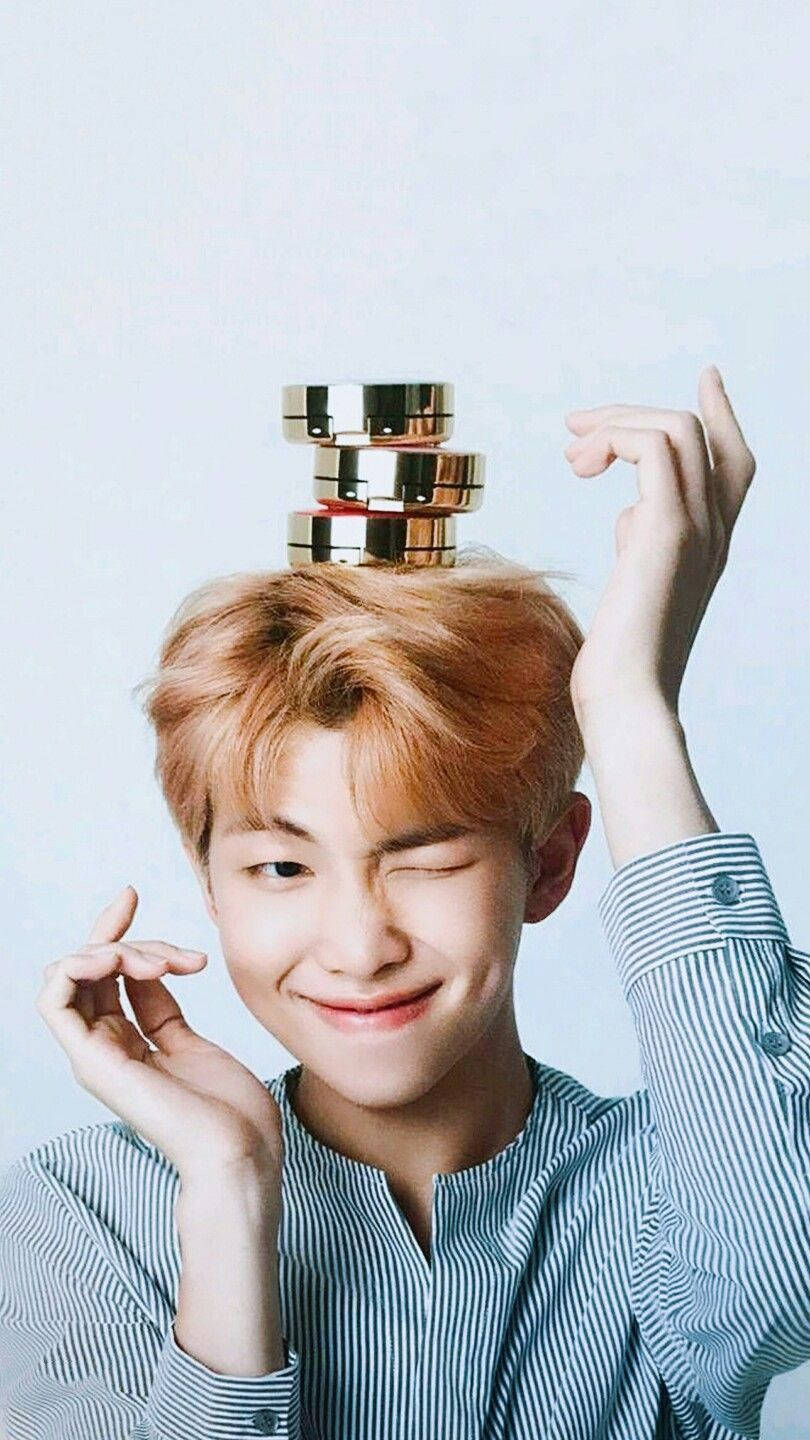 可愛的BTS RM頭頂化妝品 壁紙
