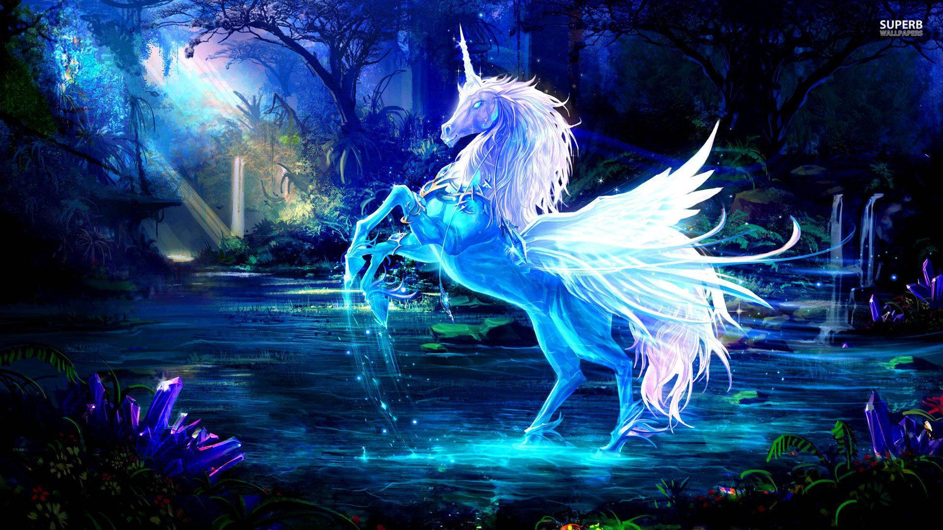 獨角獸數位藝術，藍色發光身體與翅膀，站在魔法森林中閃爍的河流上。