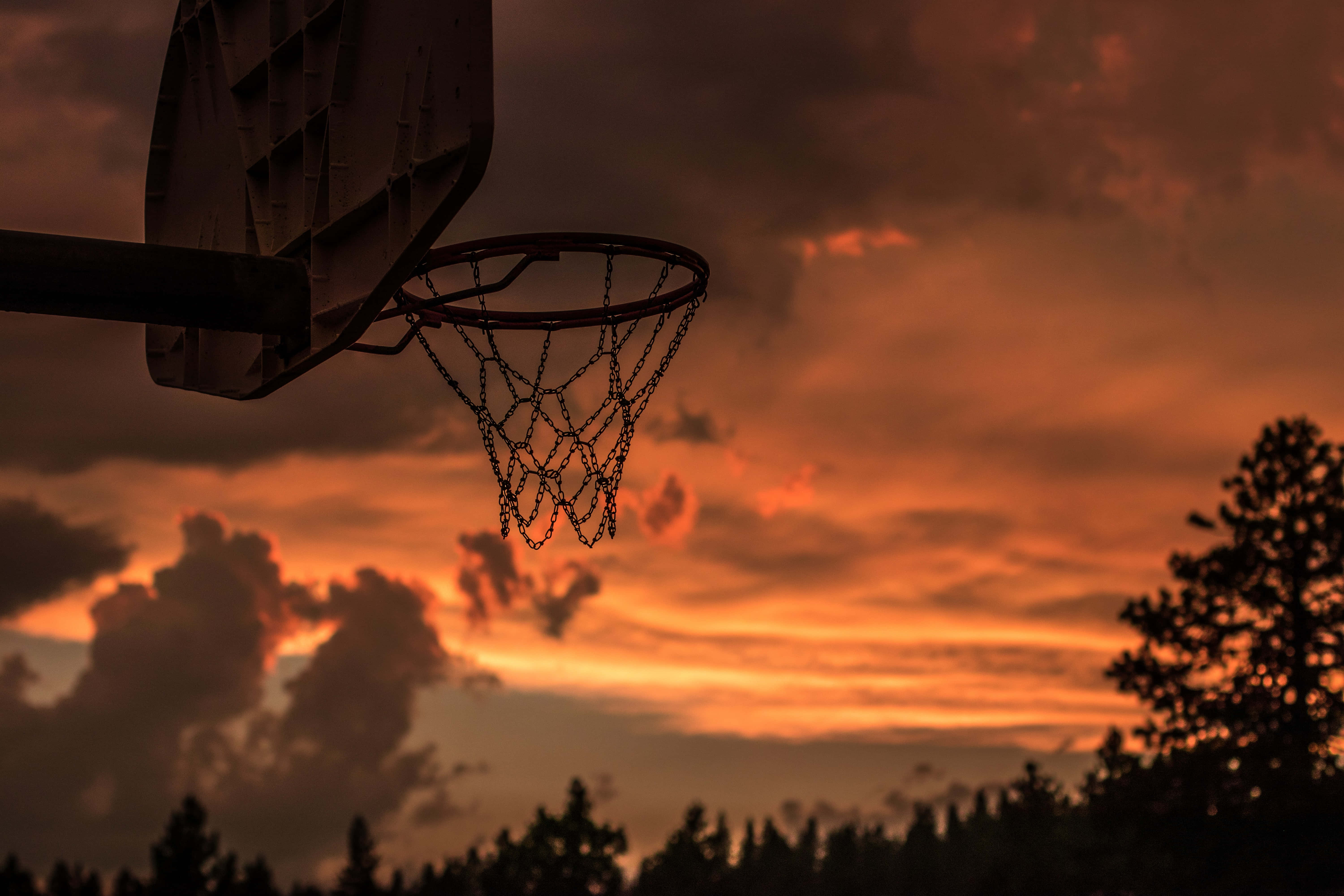 夕陽下的籃球框 壁紙