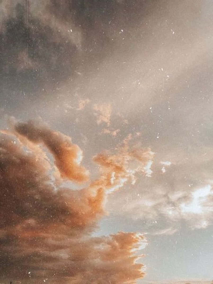 夕陽與雲層星辰的天空 壁紙