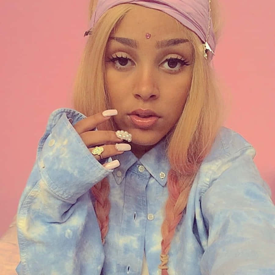 多色辫子的Doja Cat，标志性造型惊艳亮相 壁紙
