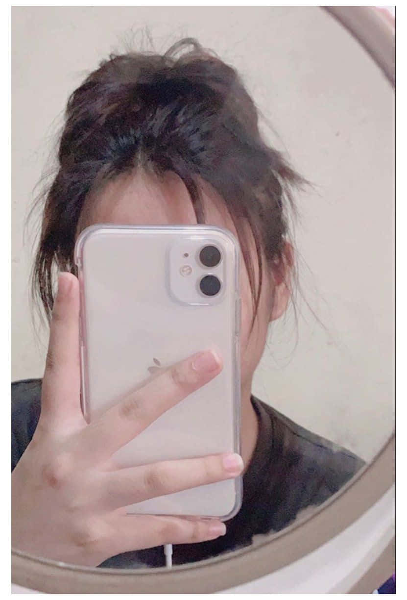 女子在鏡子前自拍 壁紙