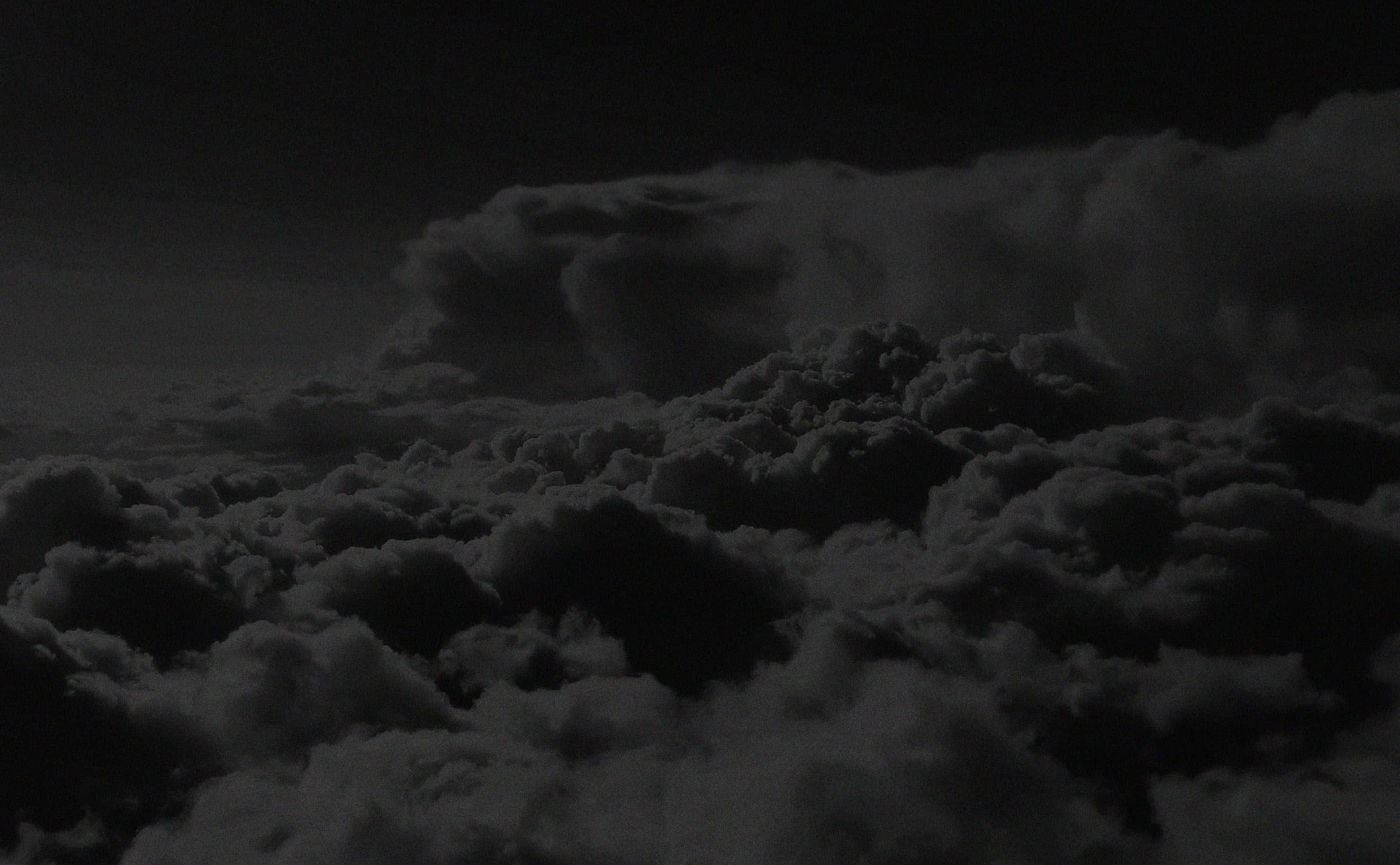 巨大黑雲 壁紙