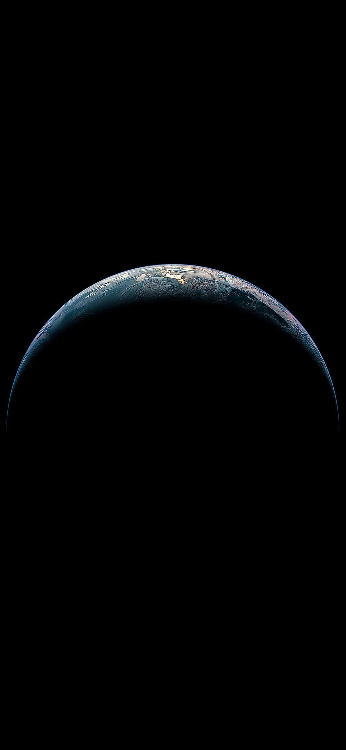 從太空俯瞰地球的完美畫面 壁紙